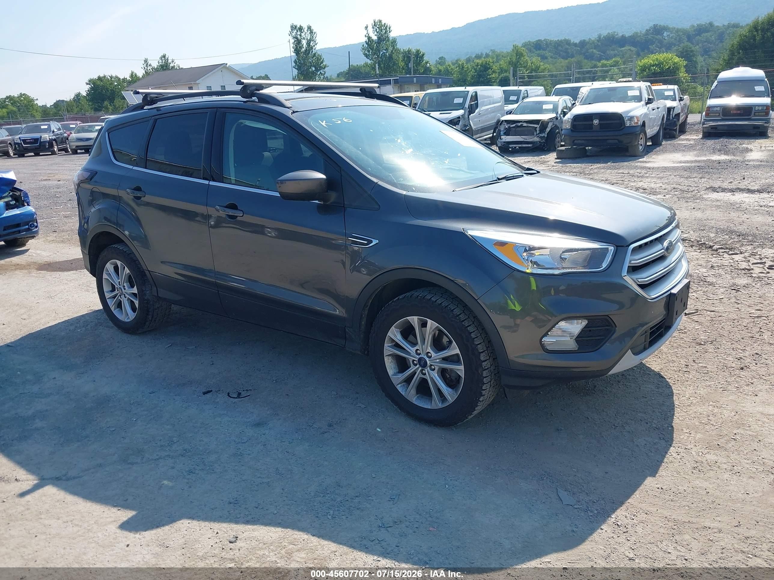 2018 Ford Escape SE, VIN 1FMCU9GDXJUC94091 — Front end
