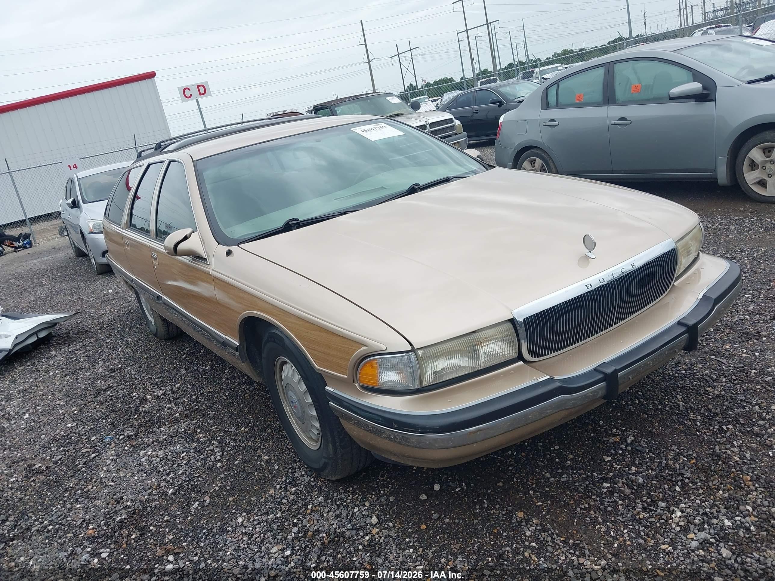 1996 Buick Roadmaster Estate Collectors Edition, VIN 1G4BR82P2TR416134 — Normal wear