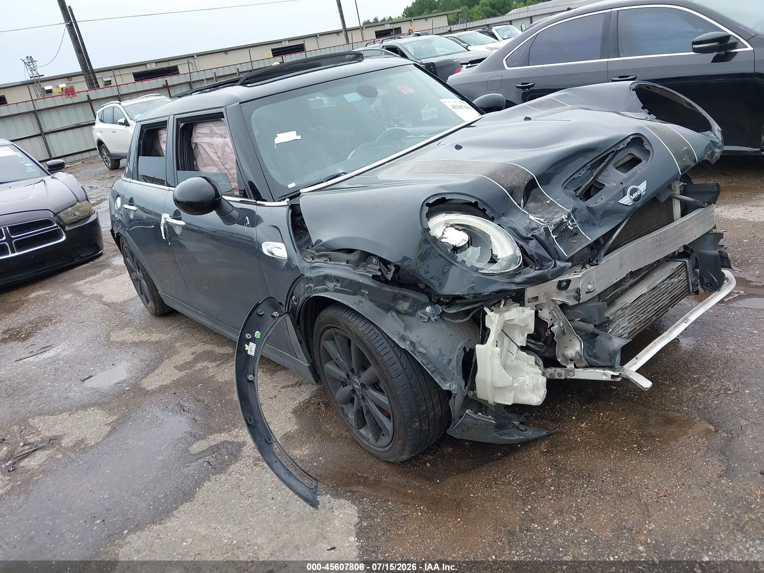 2015 MINI Hardtop 4 Door S, VIN WMWXU3C52F2B55755 — Front end