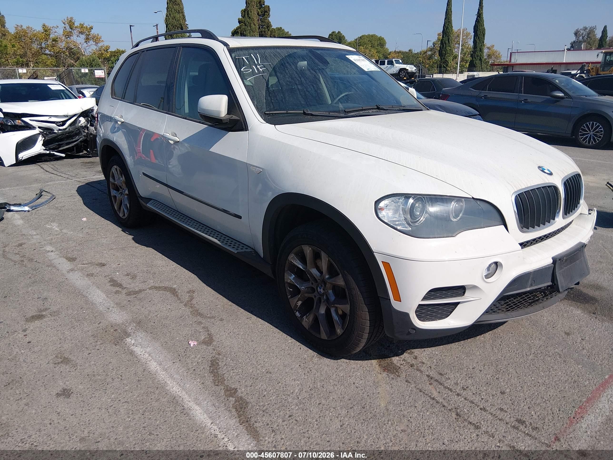 2011 BMW X5 35i, VIN 5UXZV4C54BL743090 — Front end