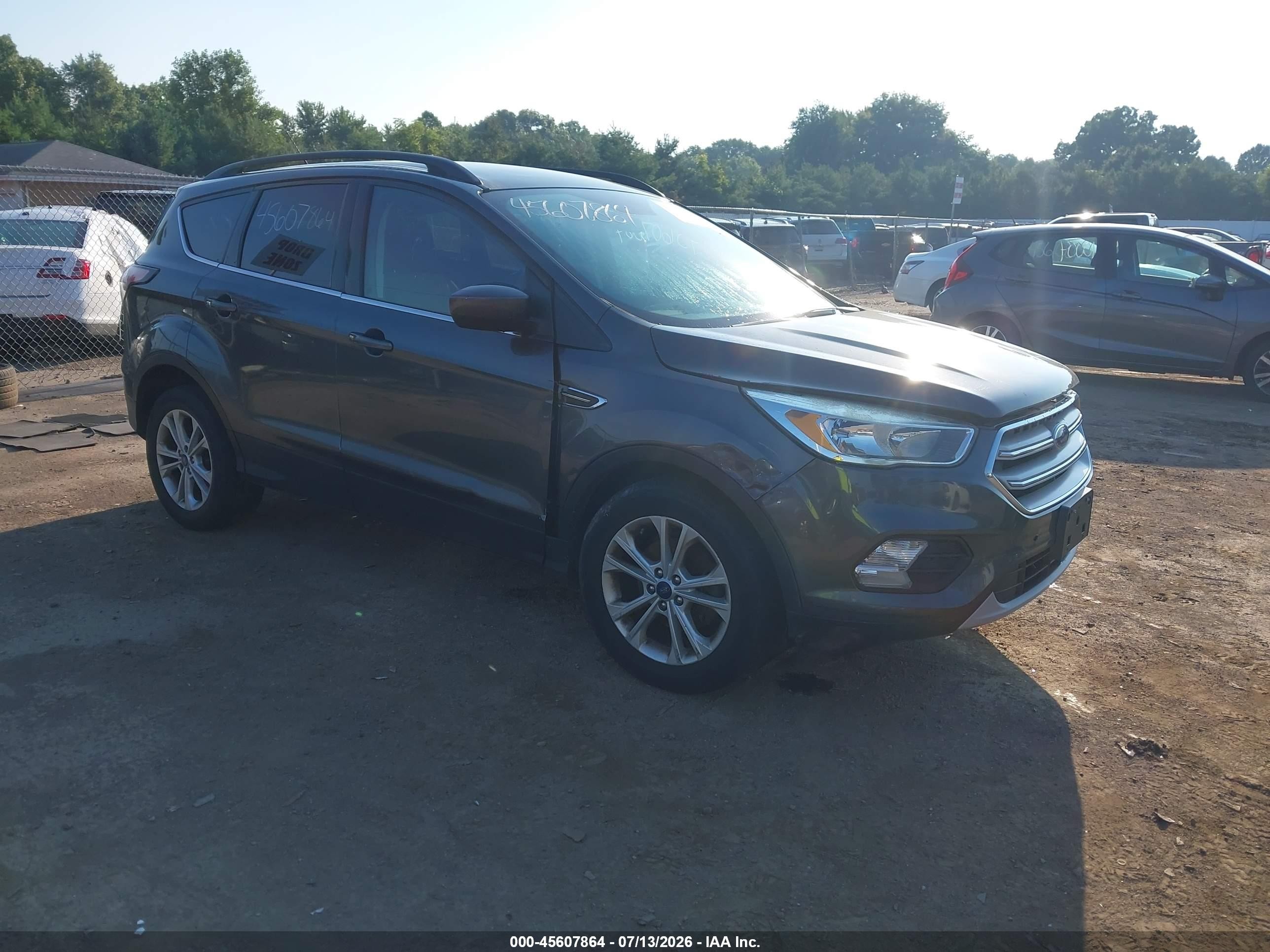2018 Ford Escape SE, VIN 1FMCU0GD5JUB46054 — Front end