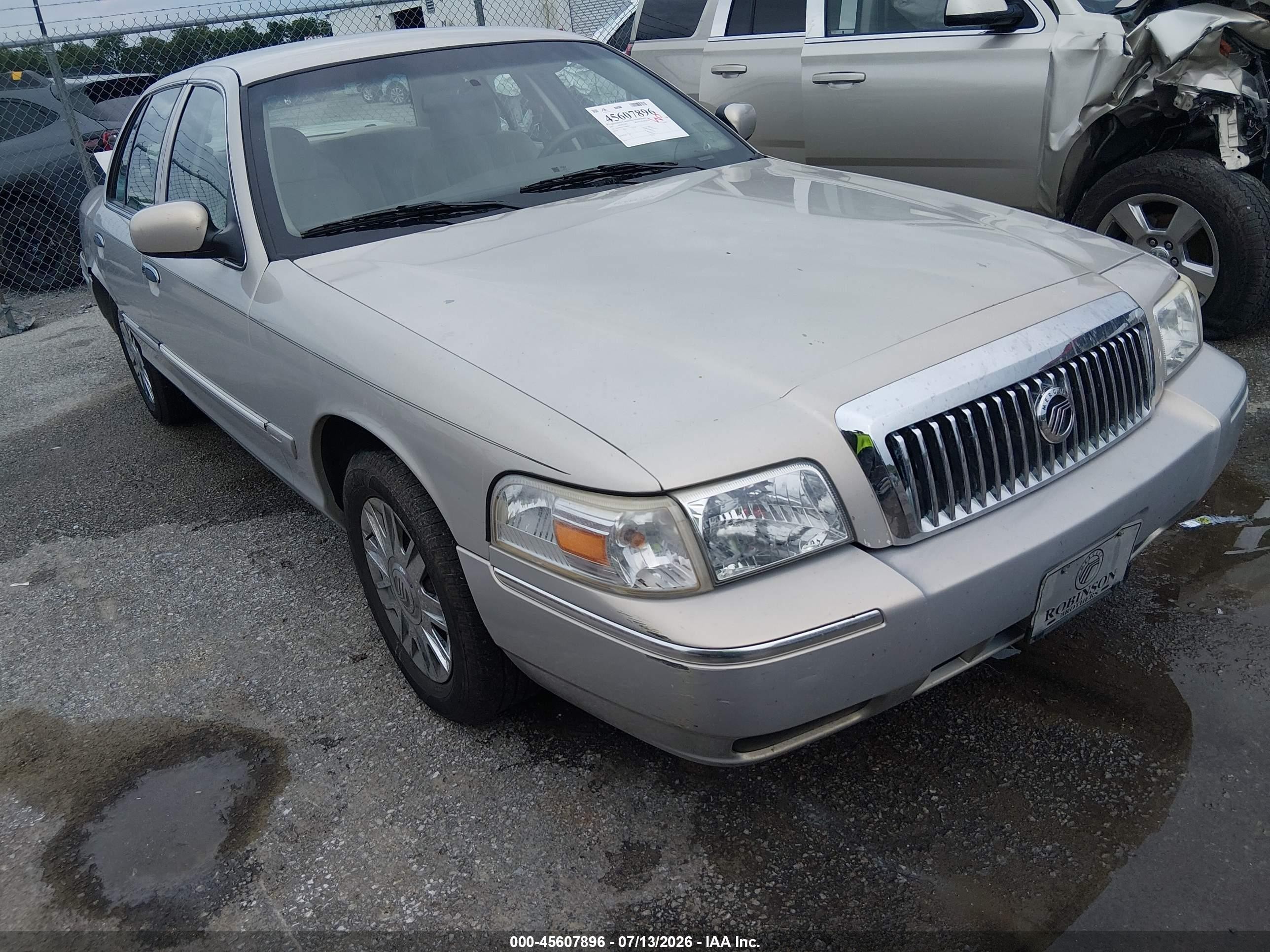 2007 Mercury Grand Marquis GS, VIN 2MEFM74V57X604974 — Rear end