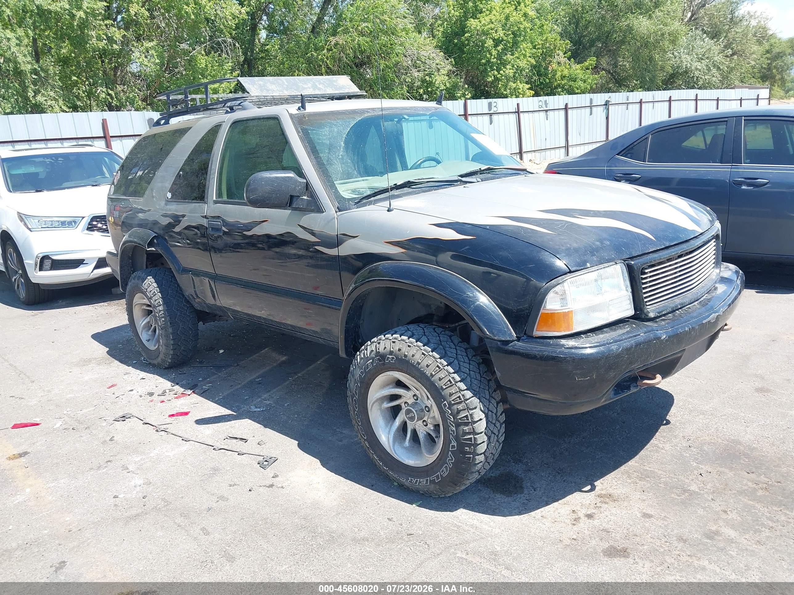 2001 GMC Jimmy SLS Comfort/Convenience, VIN 1GKCT18W51K222658 — Бок