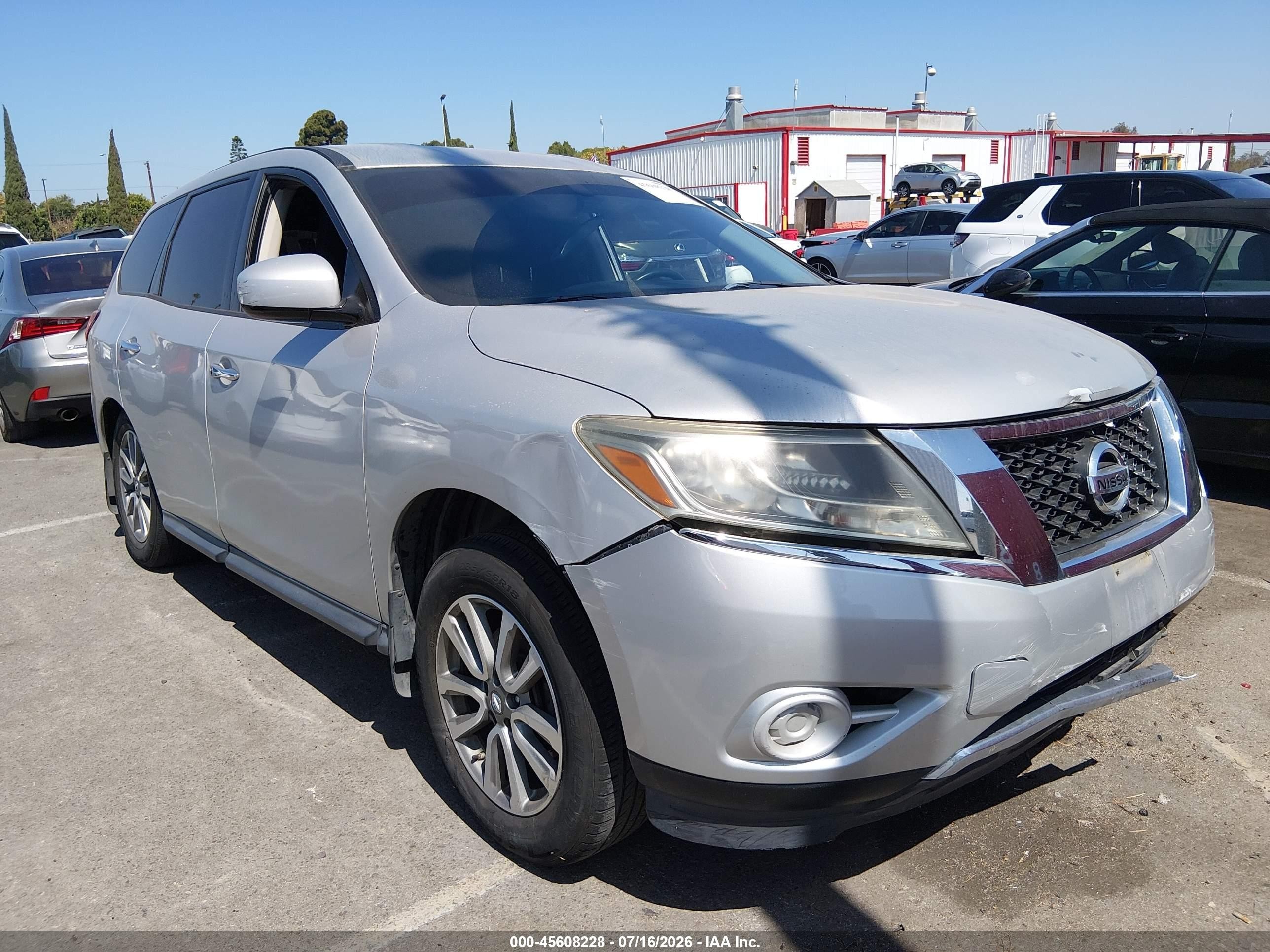 2014 Nissan Pathfinder Platinum, VIN 5N1AR2MN1EC638447 — Rear end