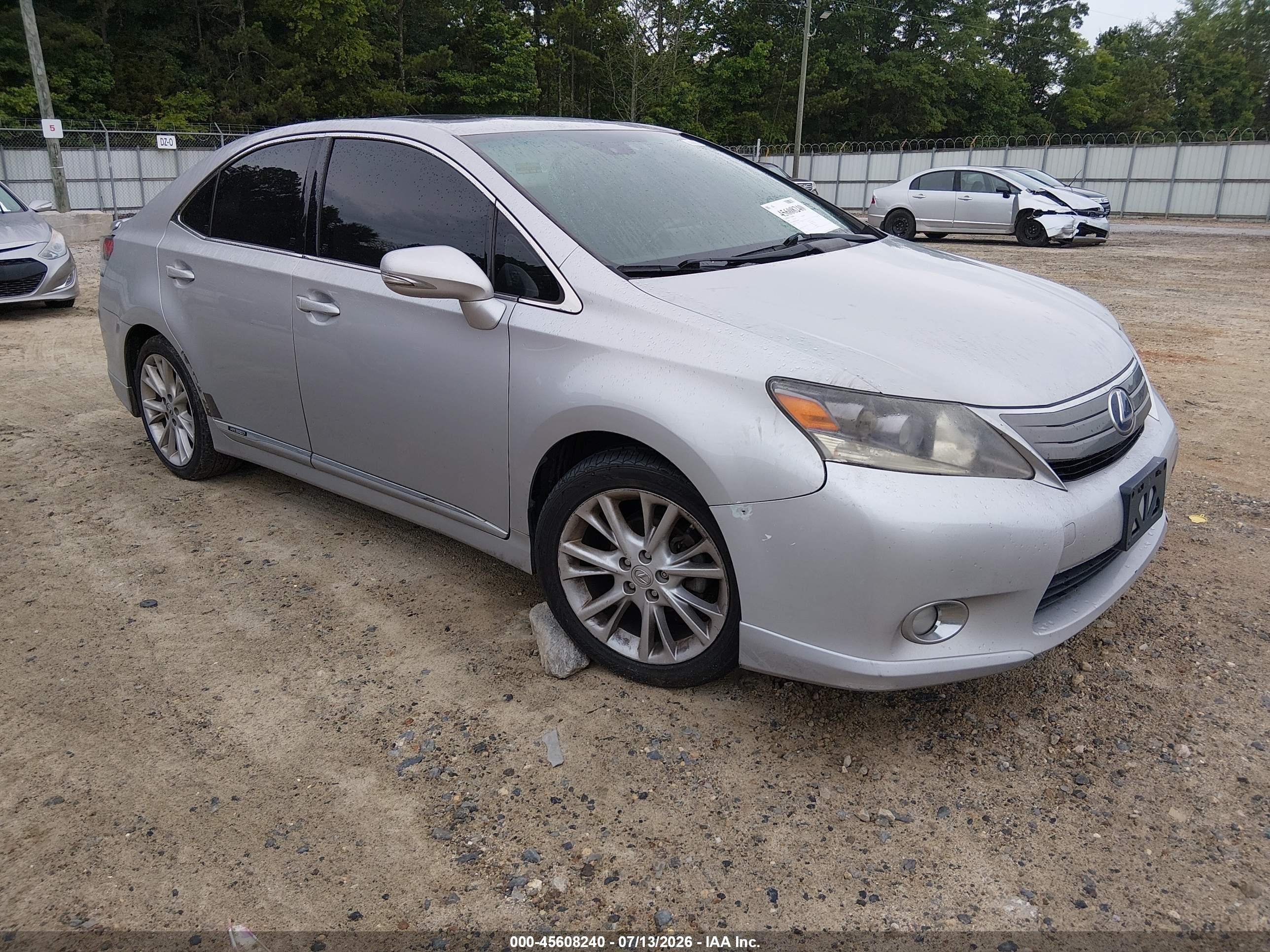 2010 Lexus HS 250h Premium, VIN JTHBB1BAXA2006682 — Front end