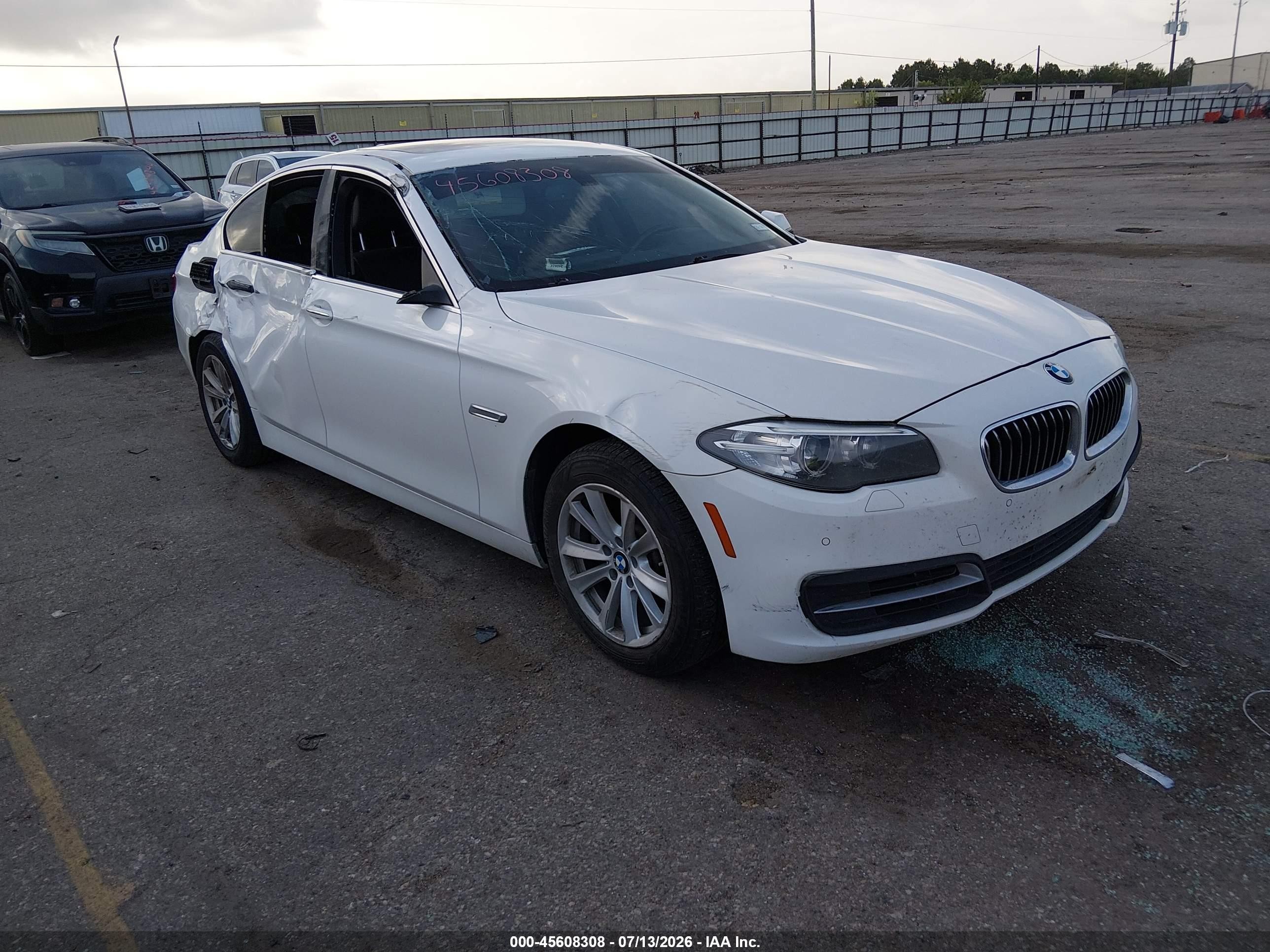 2014 BMW 5 Series 528i, VIN WBA5A5C52ED500259 — Side