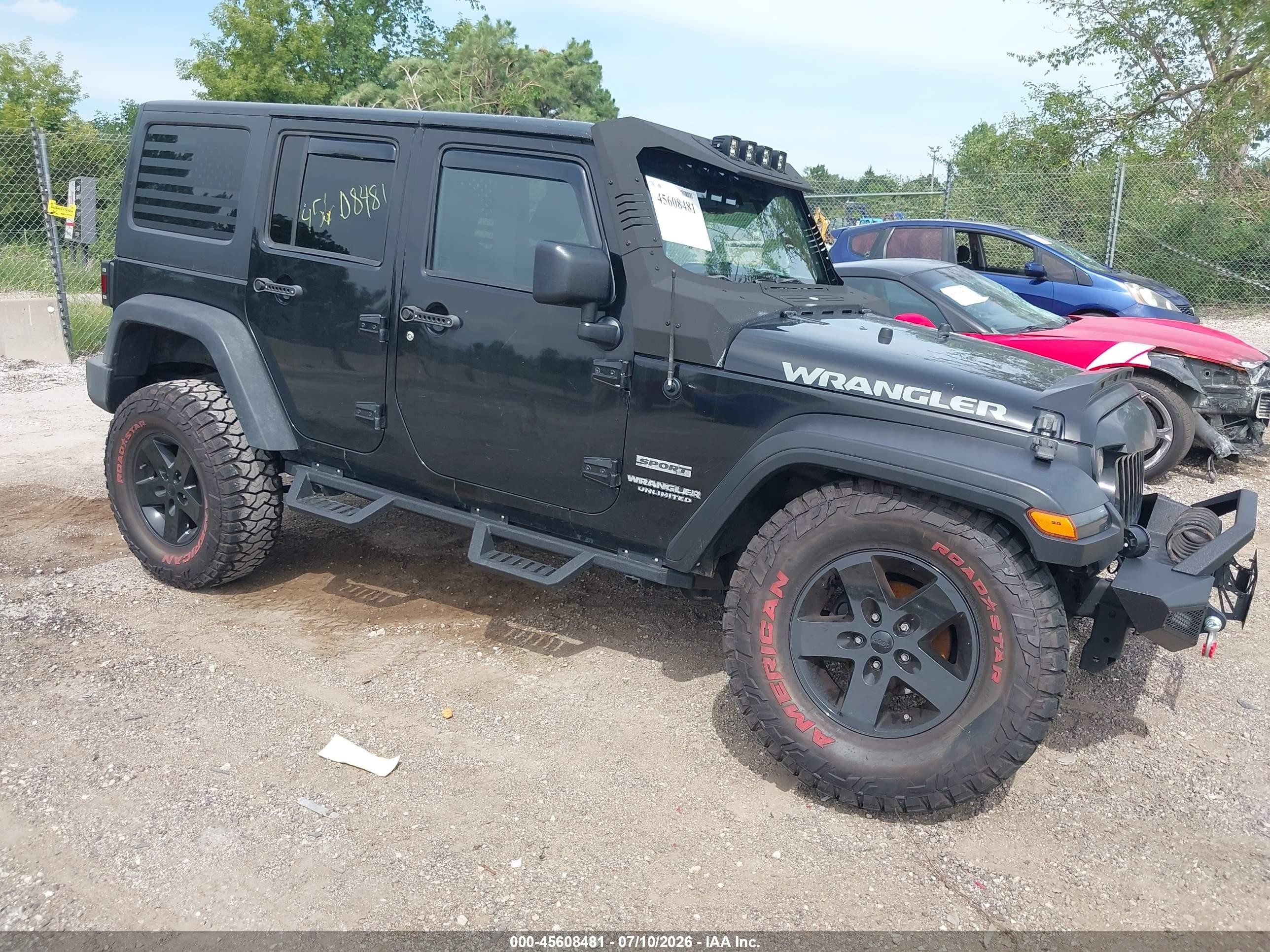 2015 Jeep Wrangler Unlimited Sport, VIN 1C4HJWDG8FL601870 — Перед