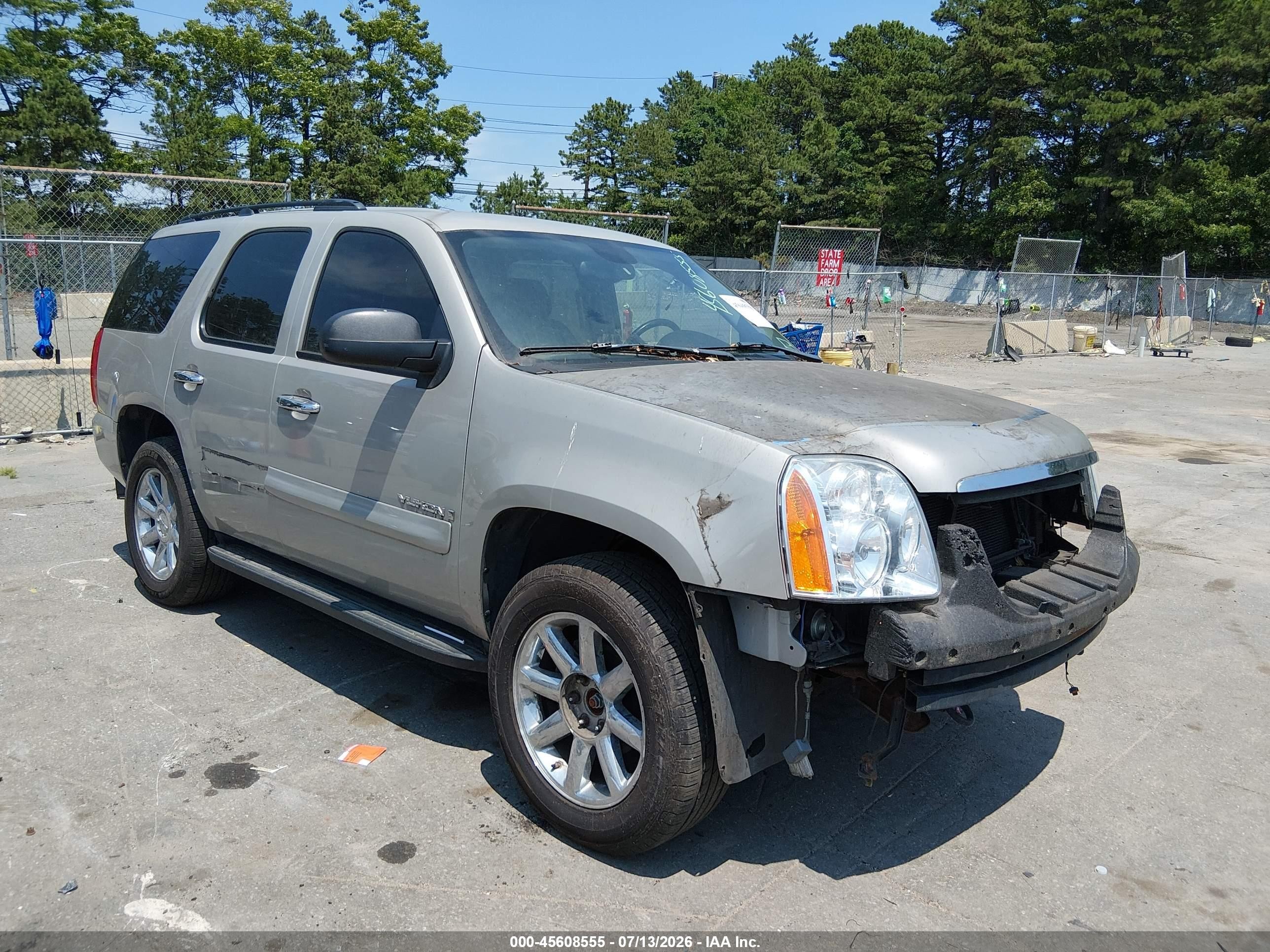 2007 GMC Yukon SLT, VIN 1GKFK13007J341333 — Front end