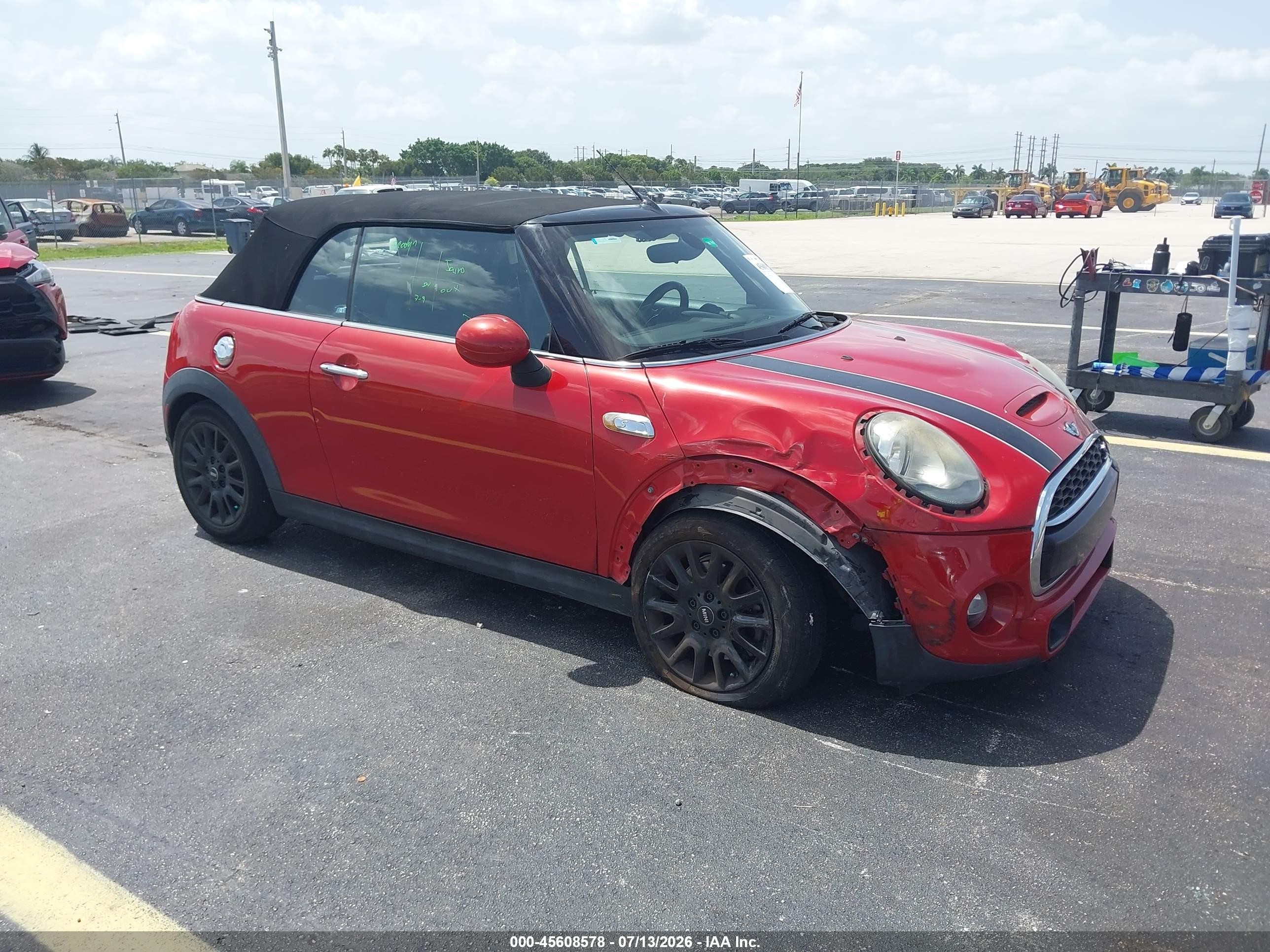 2018 MINI Convertible Cooper S, VIN WMWWG9C56J3E38989 — Перед