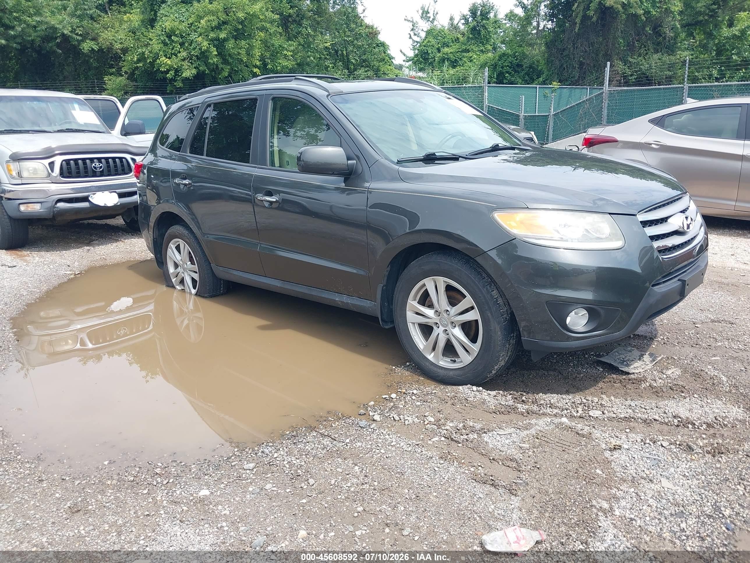 2012 Hyundai Santa Fe Limited, VIN 5XYZKDAG1CG158737 — Normal wear