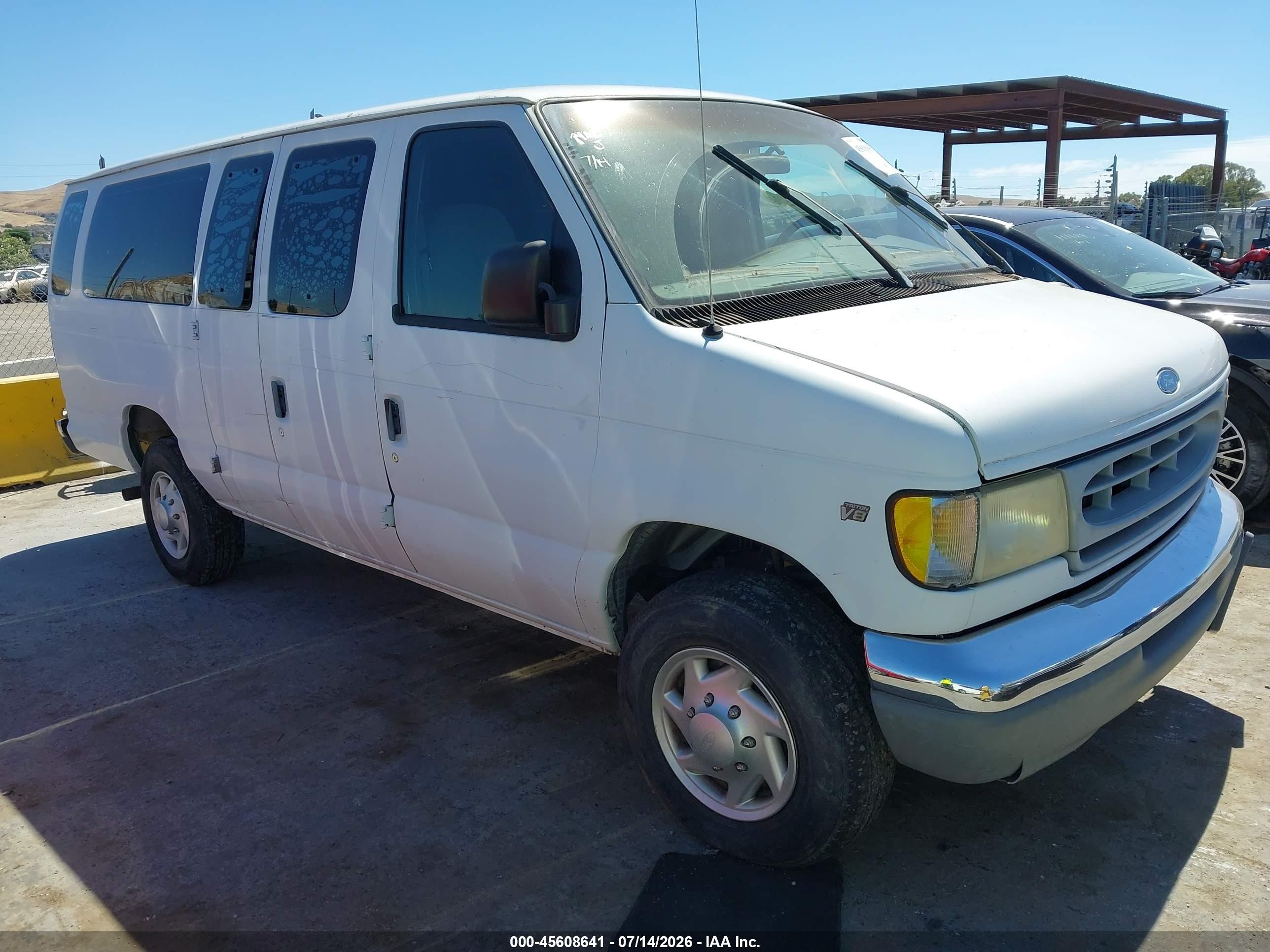 1997 Ford Econoline Wagon XL, VIN 1FBJS31L0VHB81333 — Normal wear