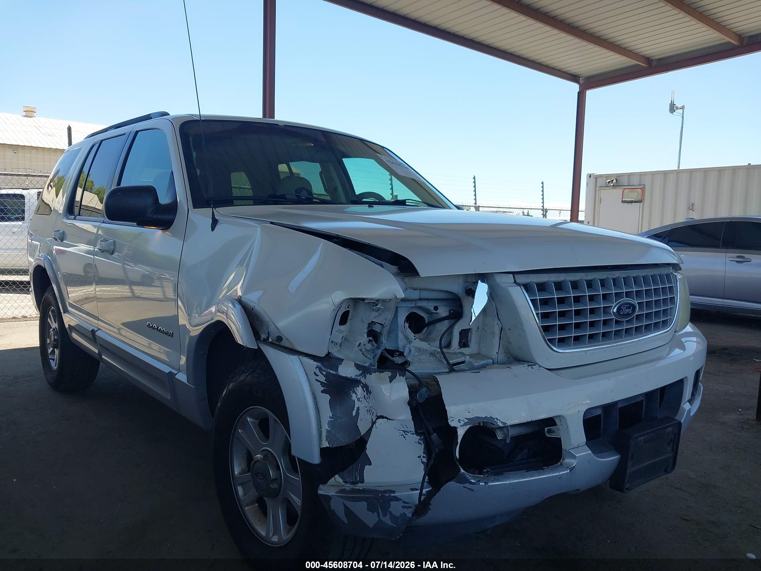 2002 Ford Explorer Limited, VIN 1FMZU75E02ZA45765 — Front end