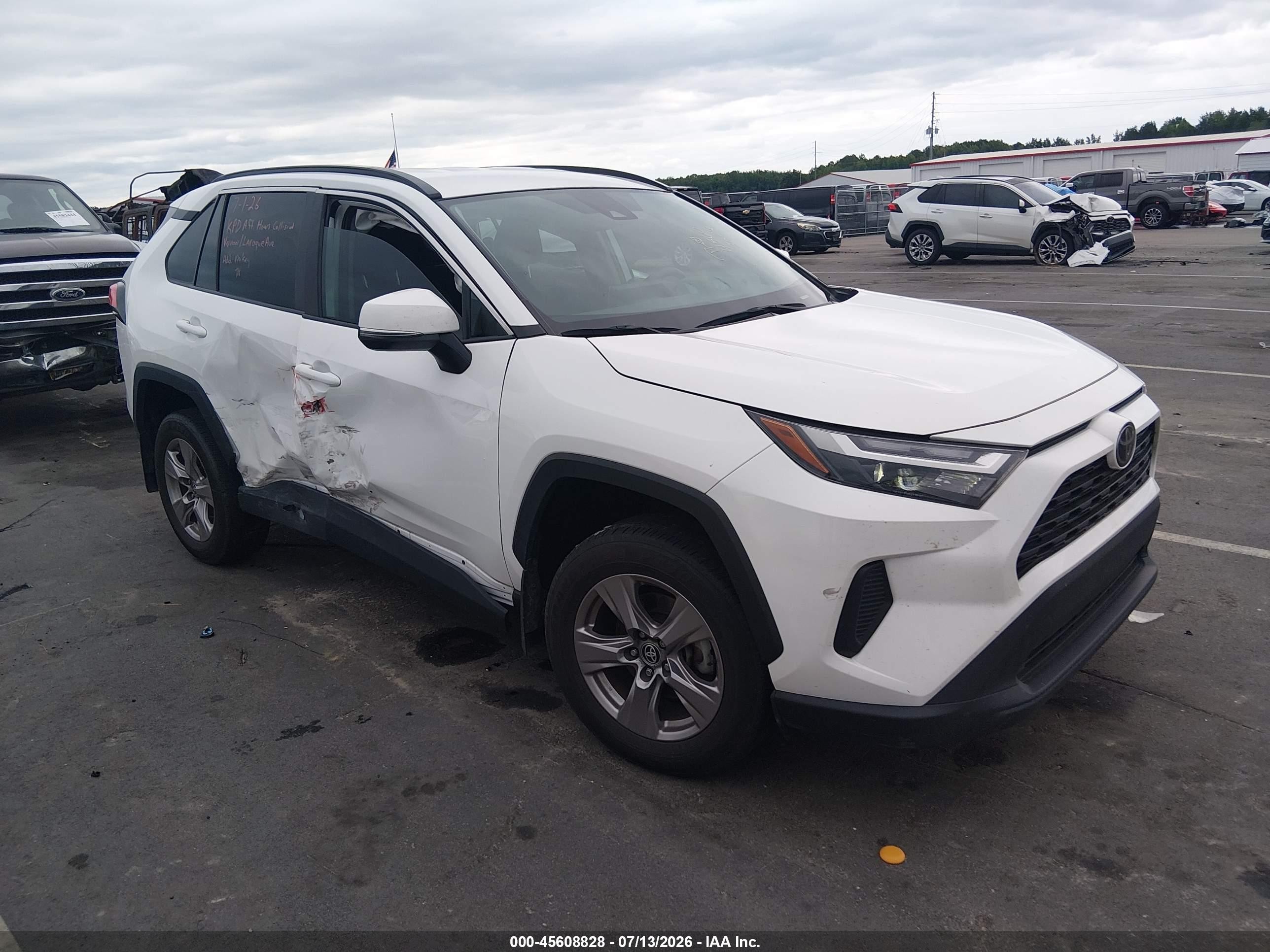 2024 Toyota RAV4 XLE, VIN 2T3W1RFV3RC294261 — Side