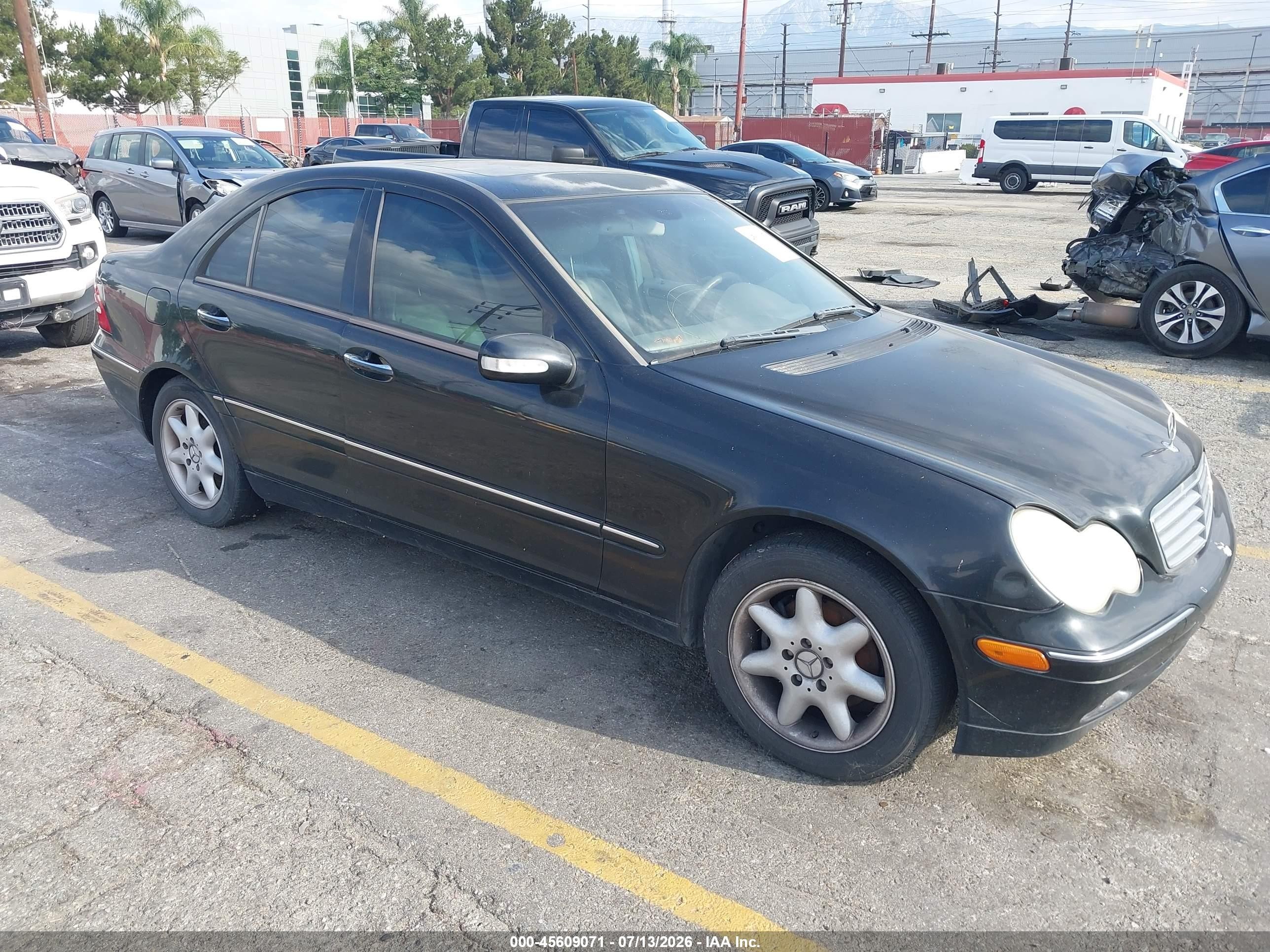 2004 Mercedes-Benz C 240, VIN WDBRF61J54F552370 — Normal wear