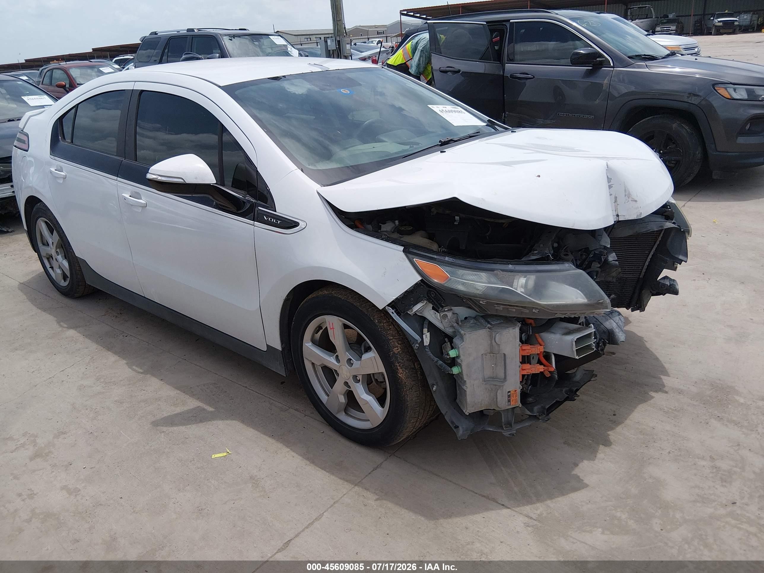 2014 Chevrolet Volt, VIN 1G1RA6E48EU143189 — Front end