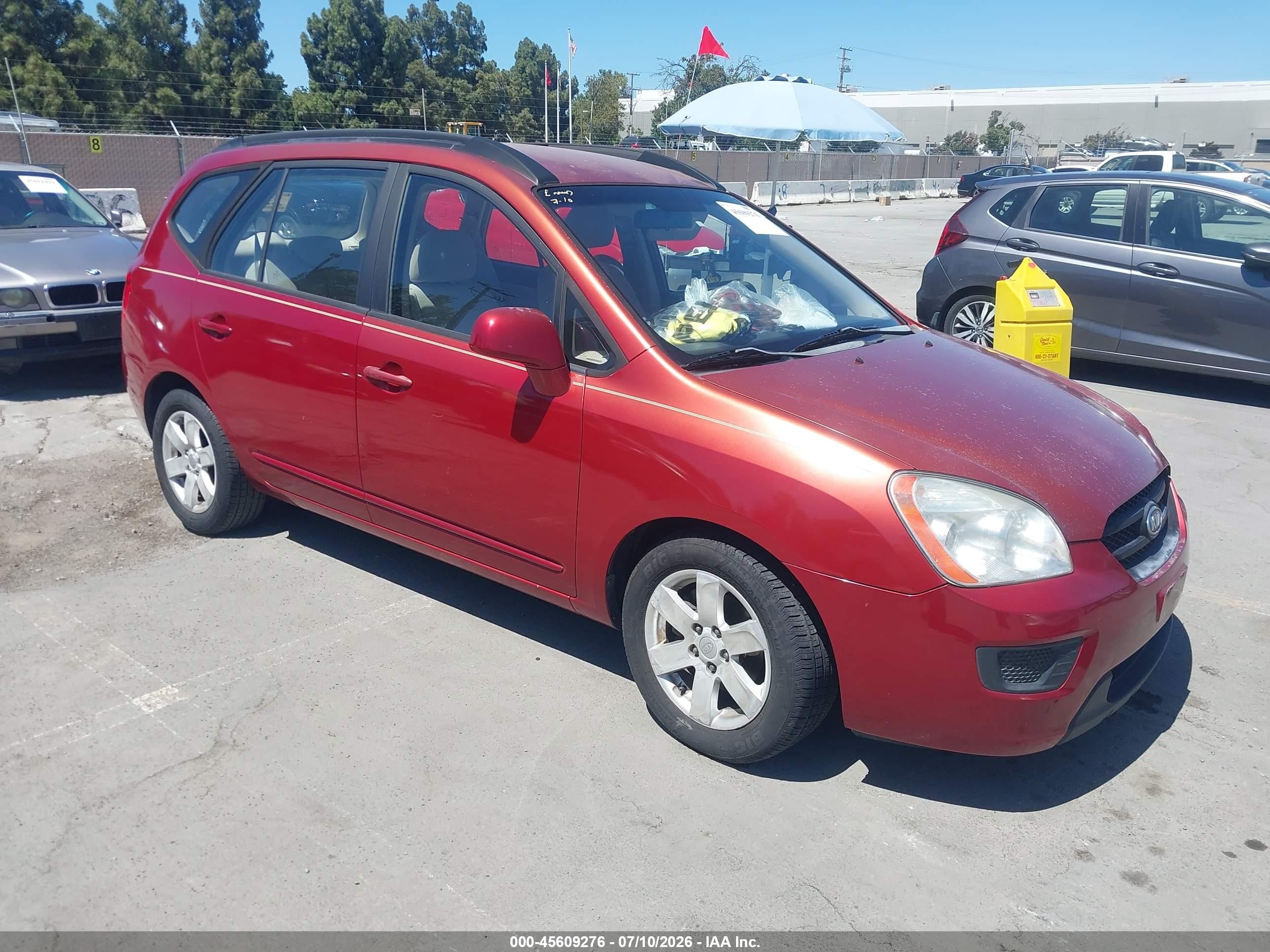 2008 Kia Rondo EX, VIN KNAFG526187159937 — Rear end