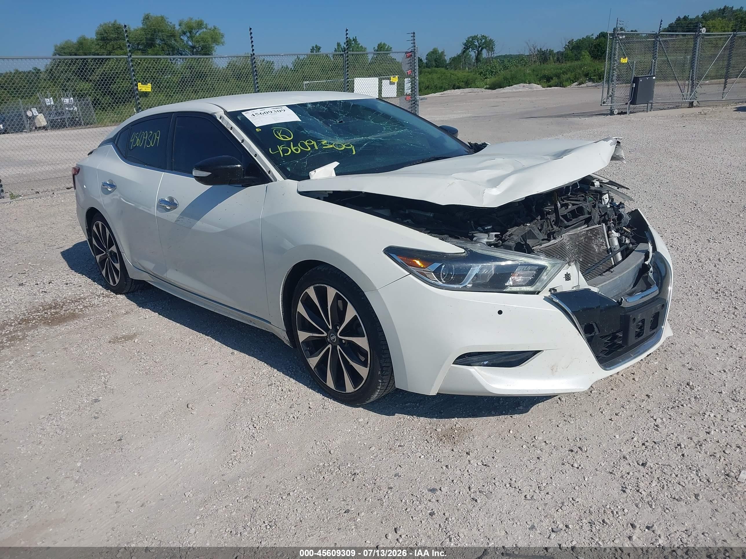 2016 Nissan Maxima SR, VIN 1N4AA6AP4GC415028 — Front end