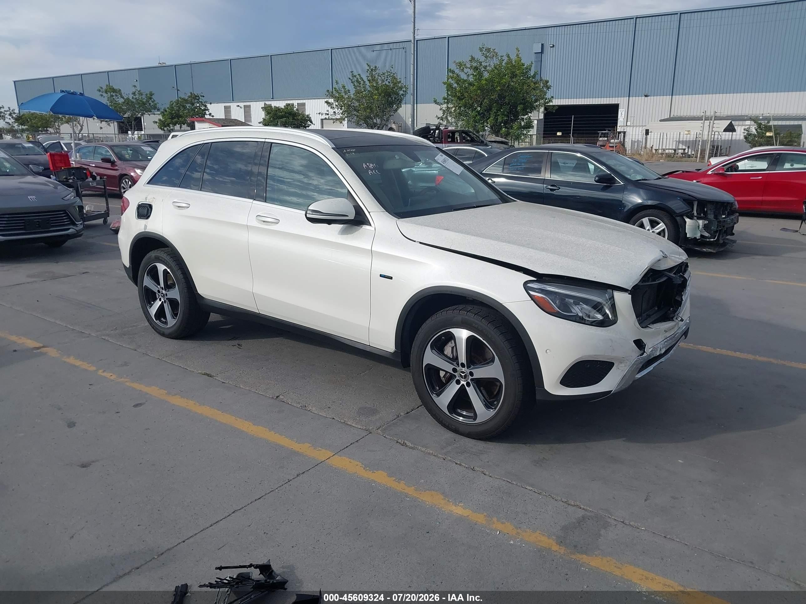 2019 Mercedes-Benz GLC 350e, VIN WDC0G5EB8KF611018 — Front end