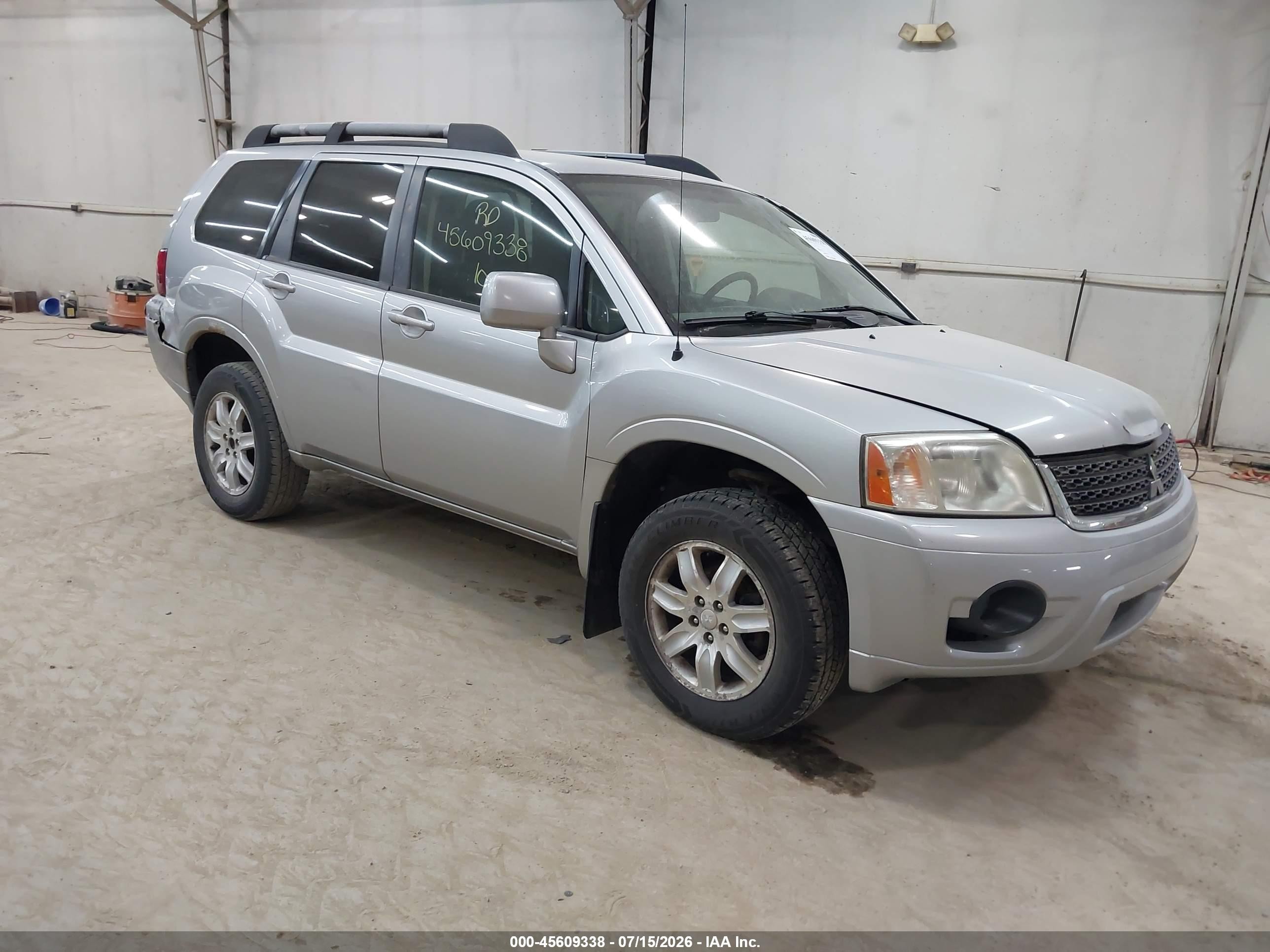 2010 Mitsubishi Endeavor LS, VIN 4A4JM2AS2AE013866 — Normal wear