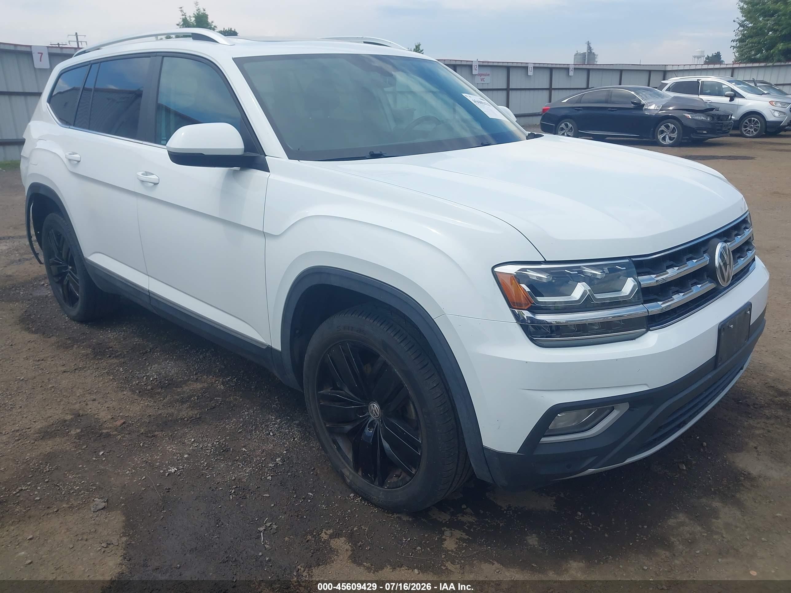 2019 Volkswagen Atlas SEL, VIN 1V2MR2CAXKC574631 — Rear end