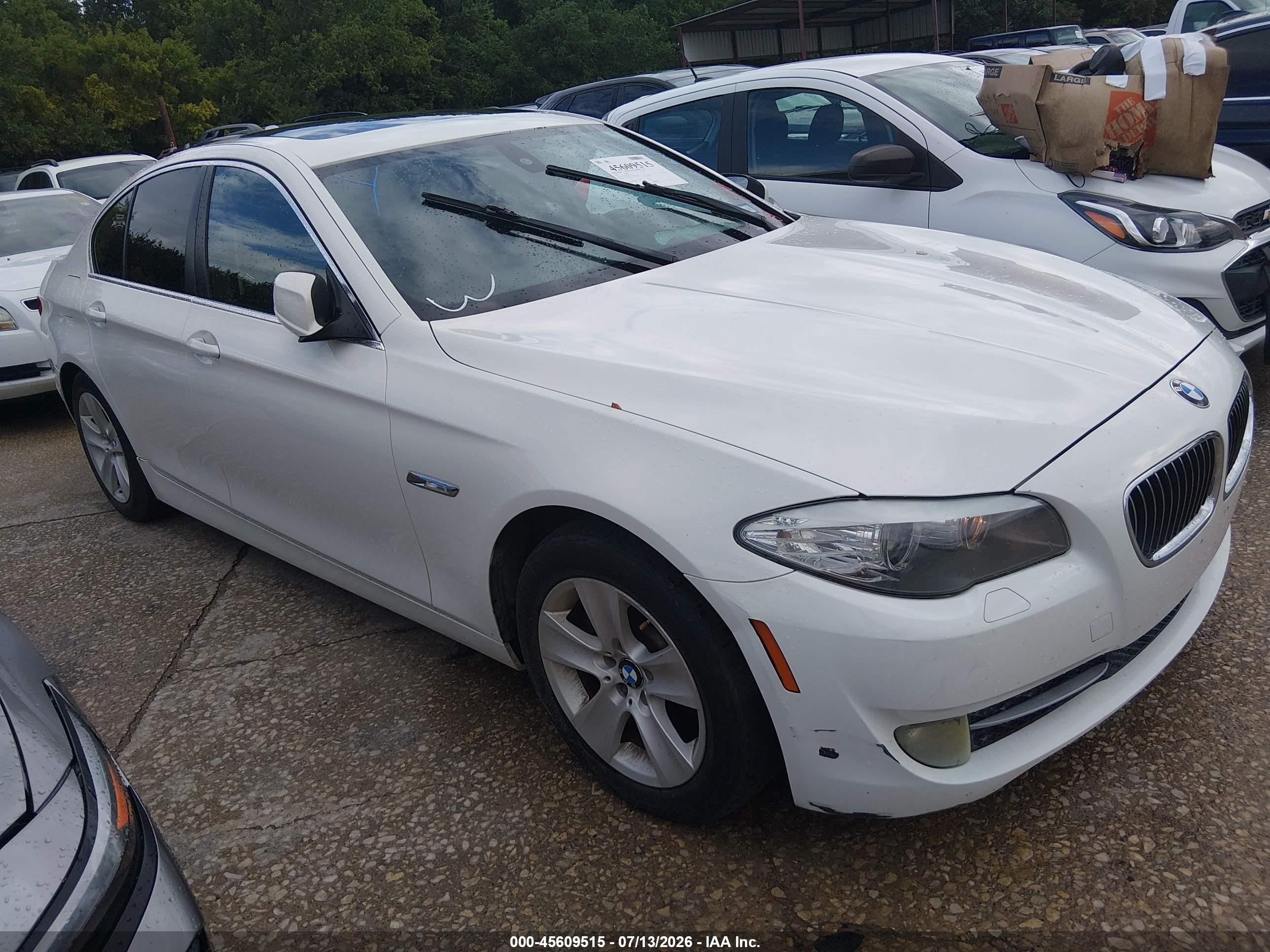 2011 BMW 5 Series 528i, VIN WBAFR1C51BC744329 — Normal wear