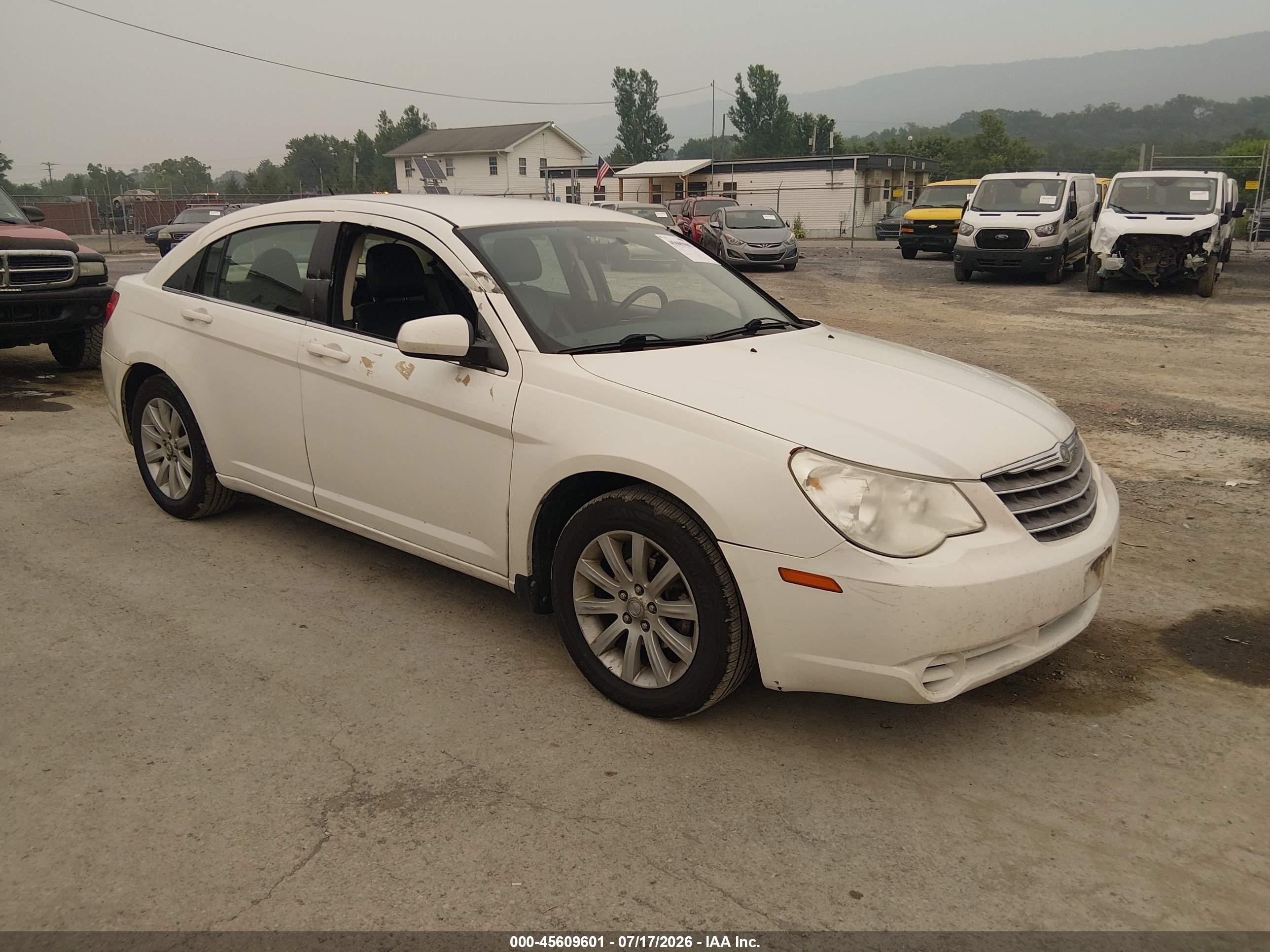 2010 Chrysler Sebring Limited, VIN 1C3CC5FB4AN162927 — Бок