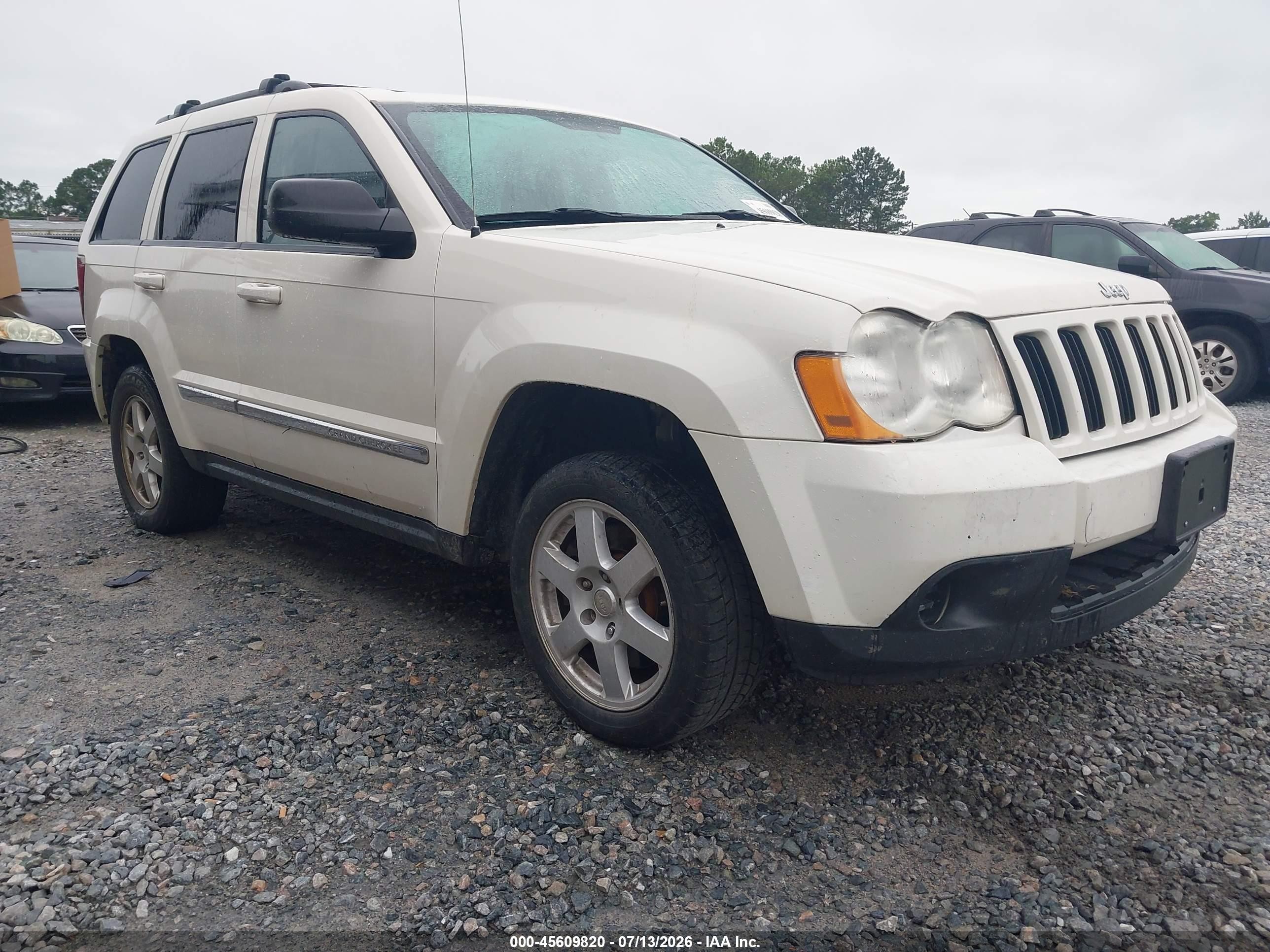 2010 Jeep Grand Cherokee Laredo, VIN 1J4PS4GK6AC140541 — Normal wear