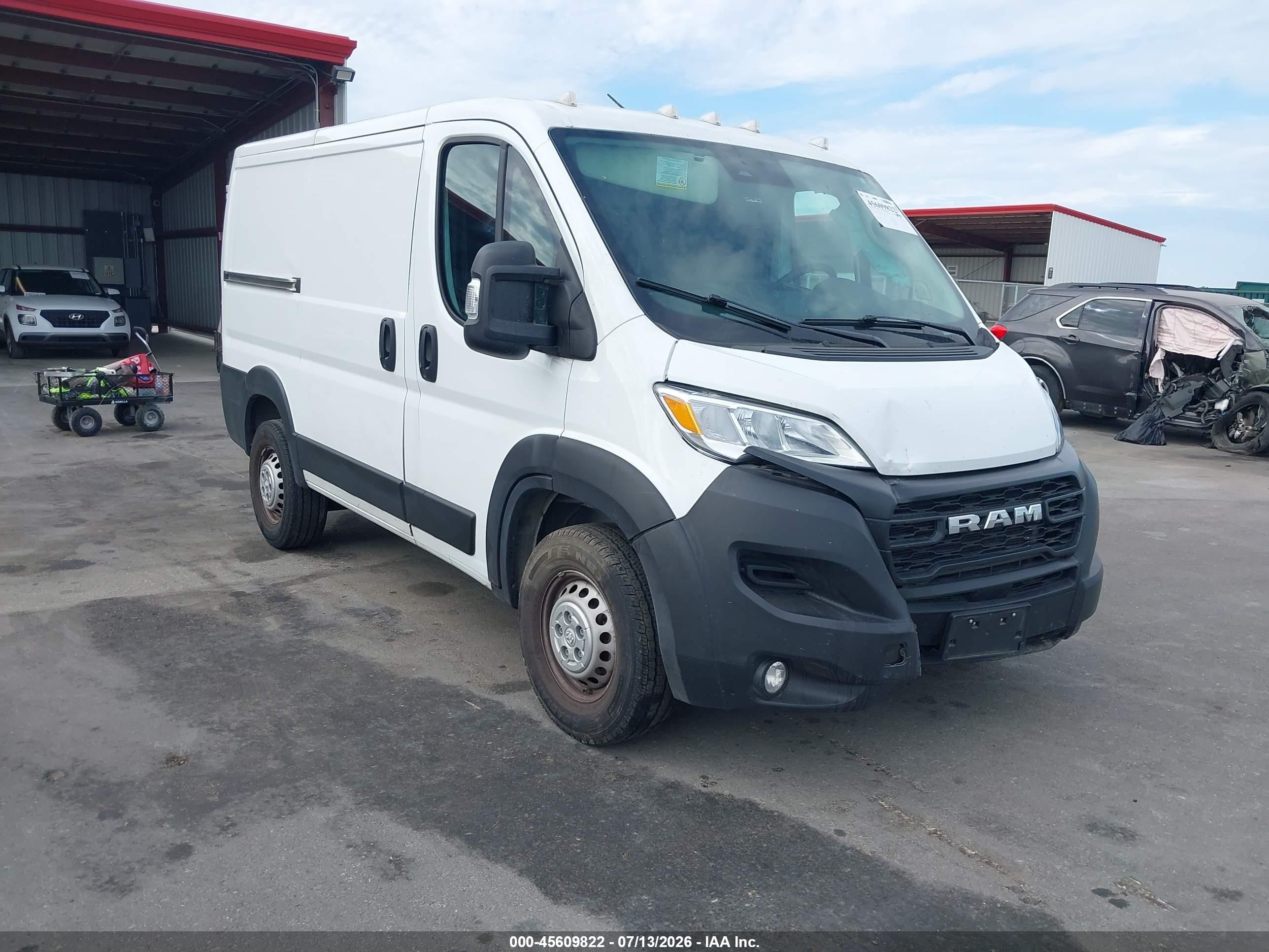 2024 Ram ProMaster Cargo, VIN 3C6LRVNG6RE121004 — Бок