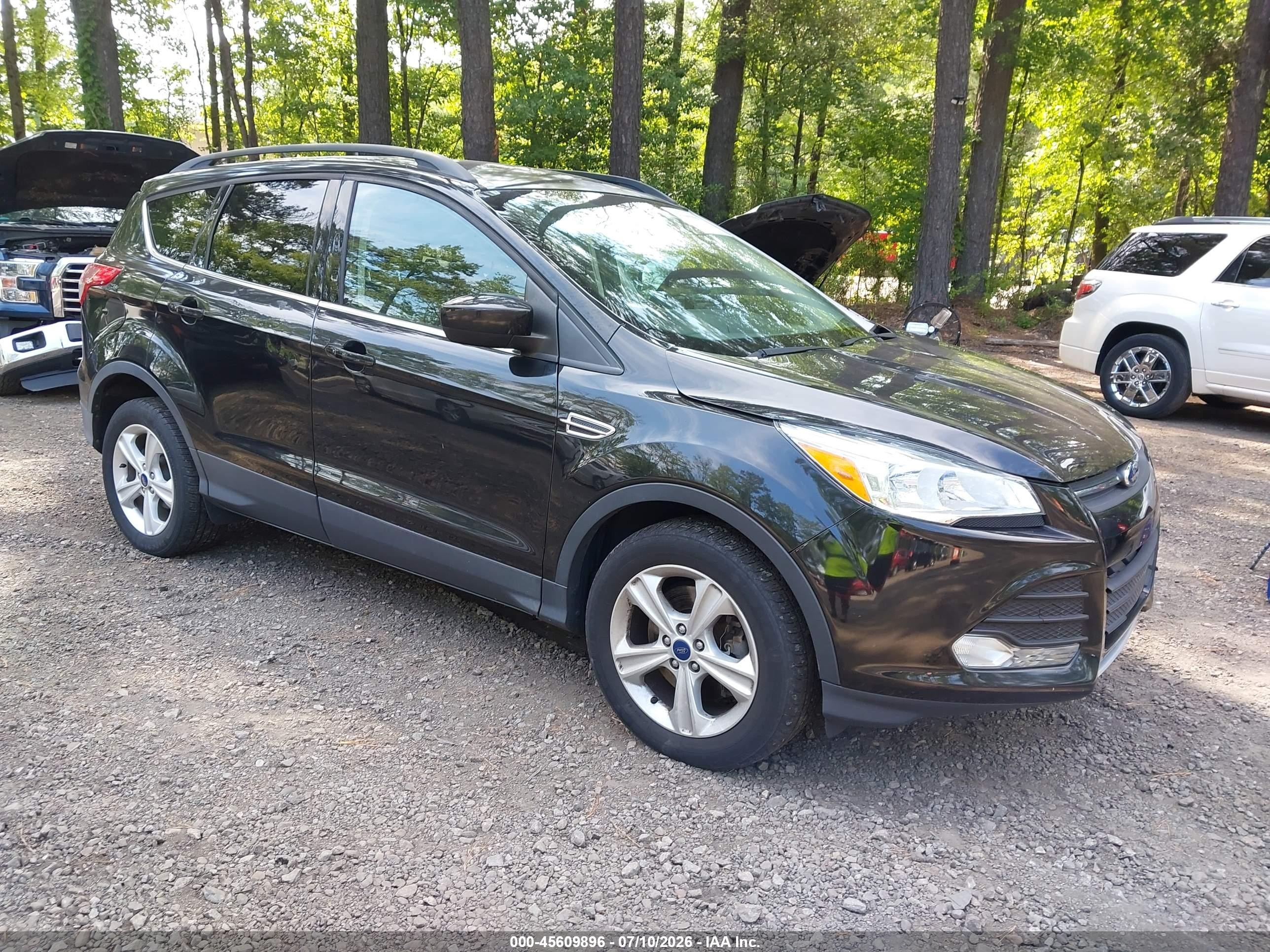 2015 Ford Escape SE, VIN 1FMCU9GX7FUC10116 — Front end