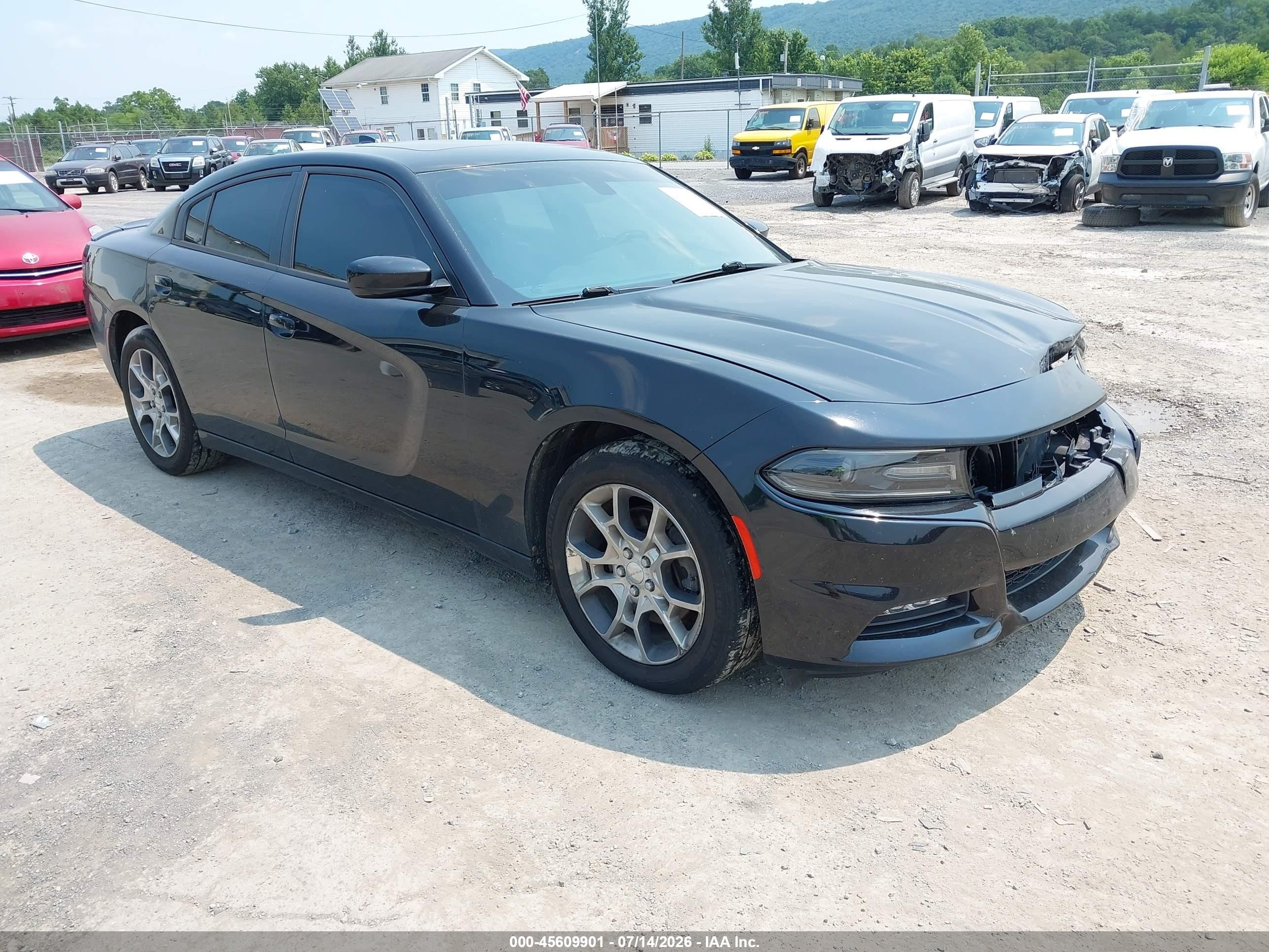2015 Dodge Charger SXT, VIN 2C3CDXJG0FH746351 — Front end