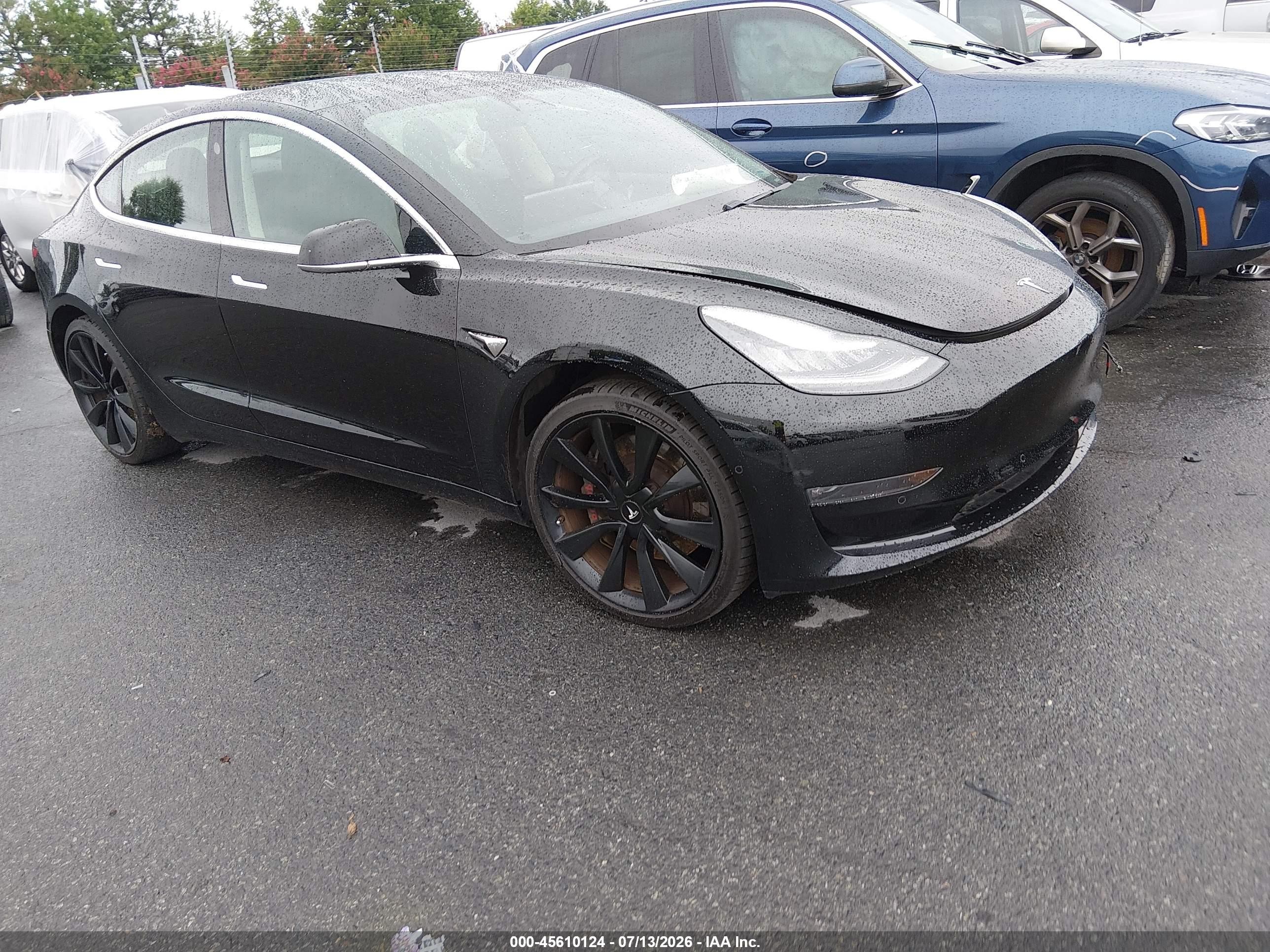 2019 Tesla Model 3 Long Range, VIN 5YJ3E1EB6KF237255 — Бок