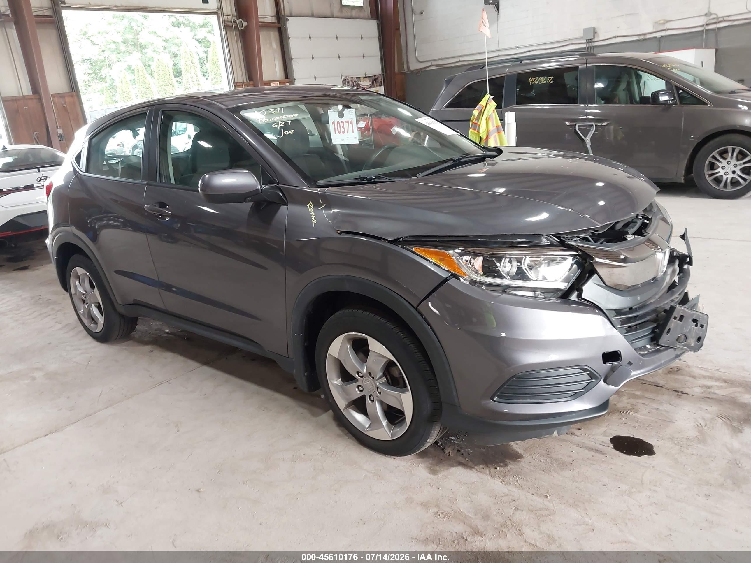 2022 Honda HR-V LX, VIN 3CZRU6H30NM763275 — Перед