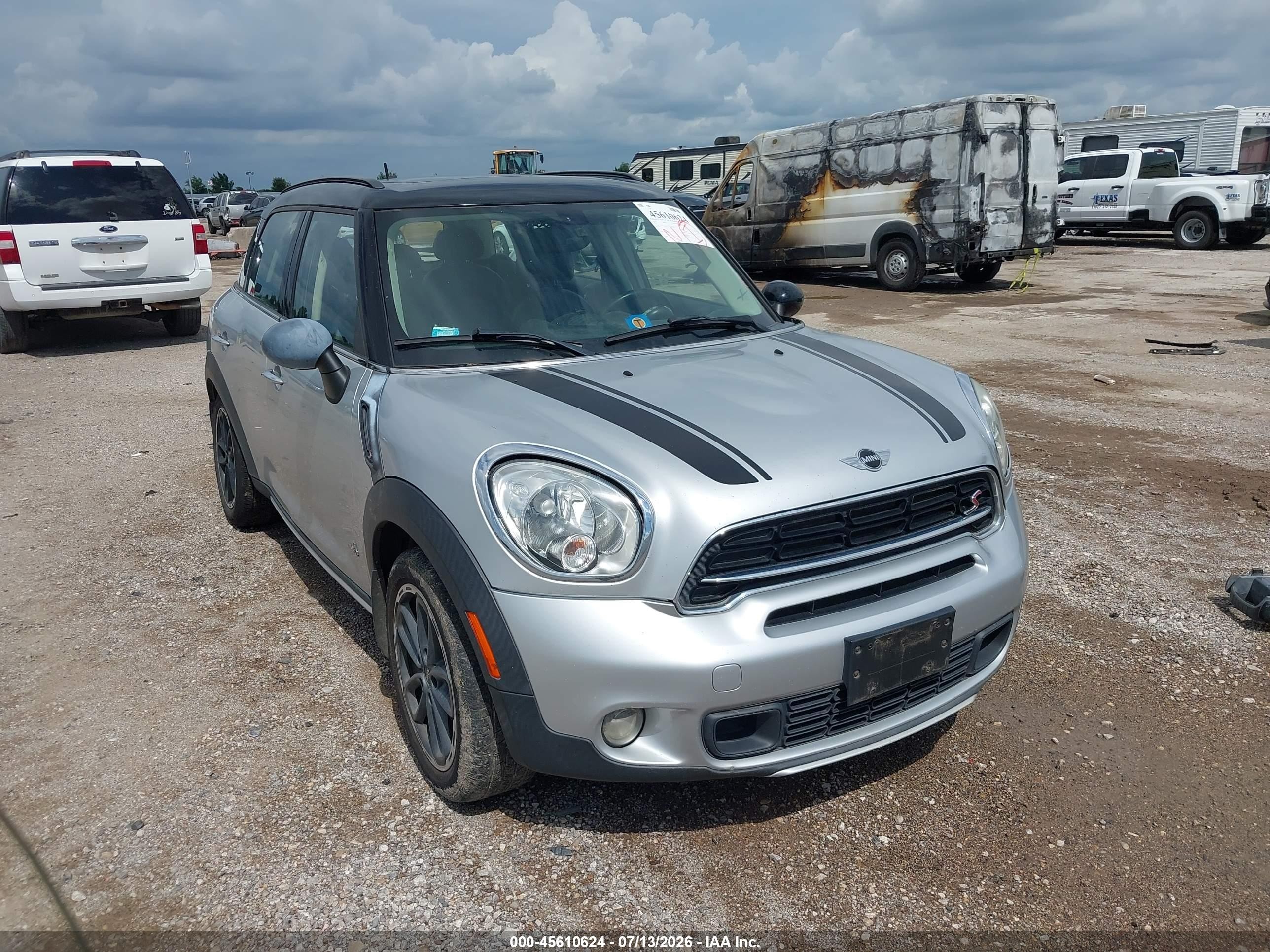 2016 MINI Countryman S, VIN WMWZC5C57GWT38437 — Normal wear