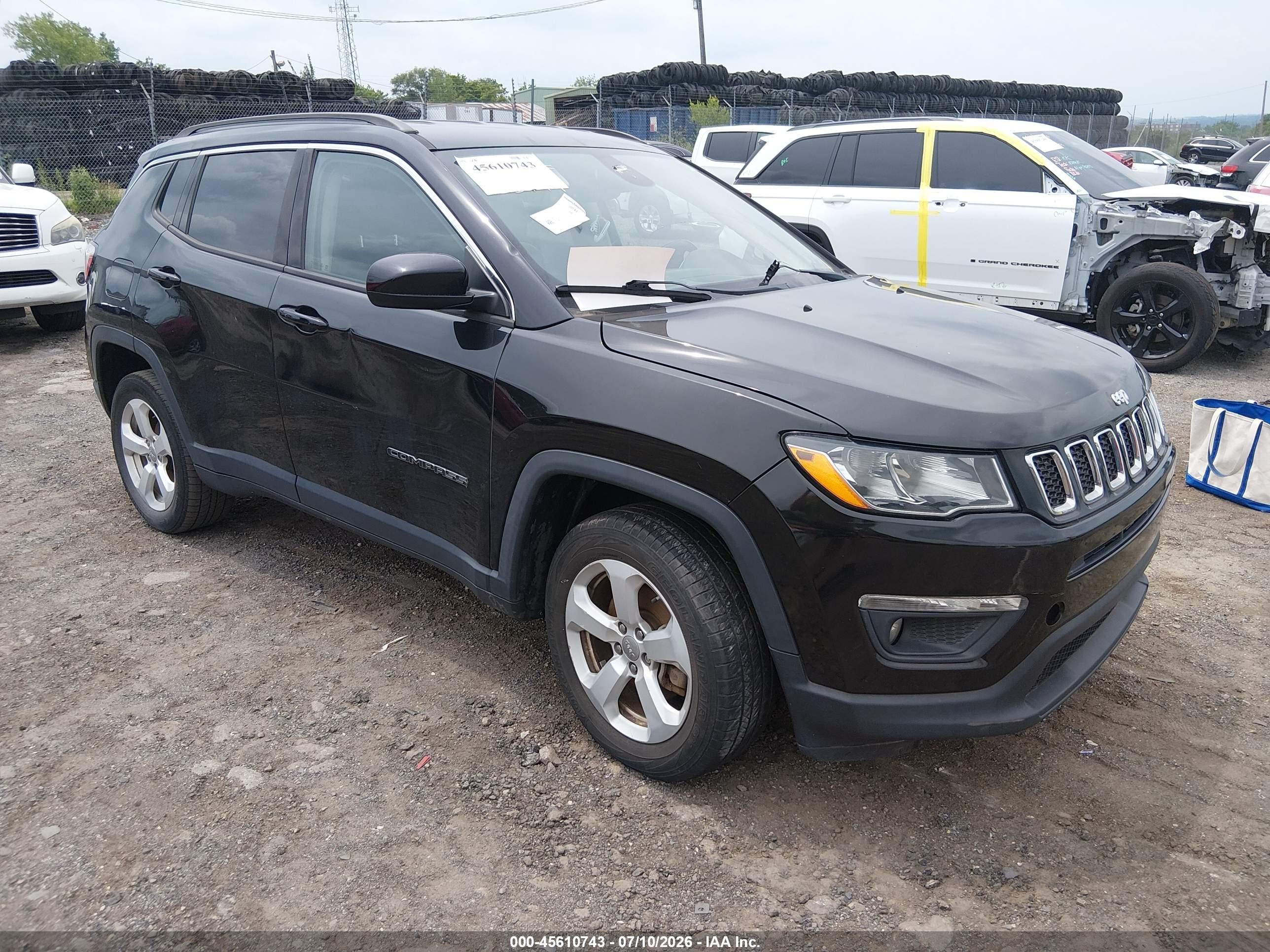 2017 Jeep Compass Latitude, VIN 3C4NJDBB5HT693168 — Normal wear