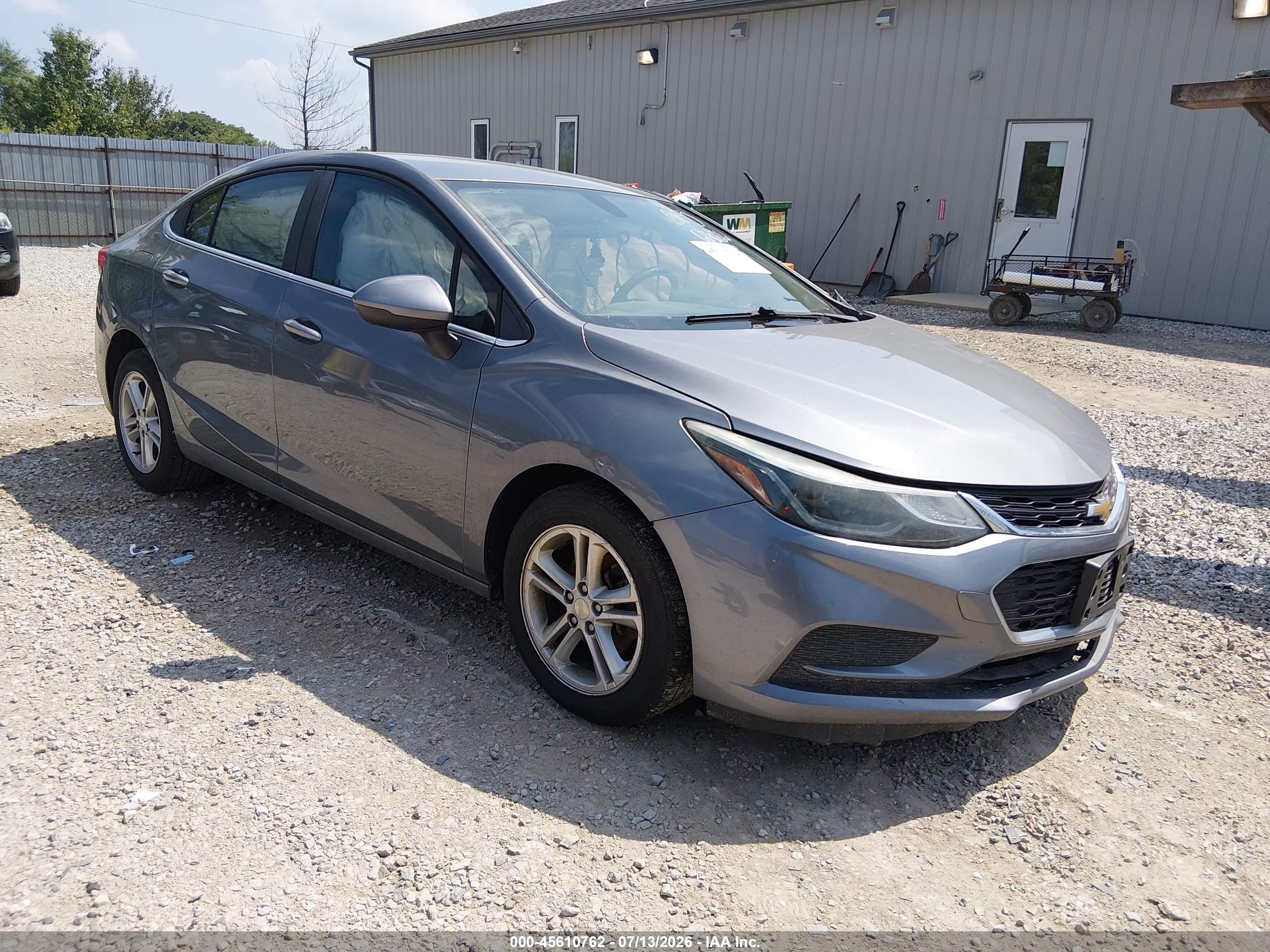 2018 Chevrolet Cruze LT, VIN 1G1BE5SM9J7140329 — Front end