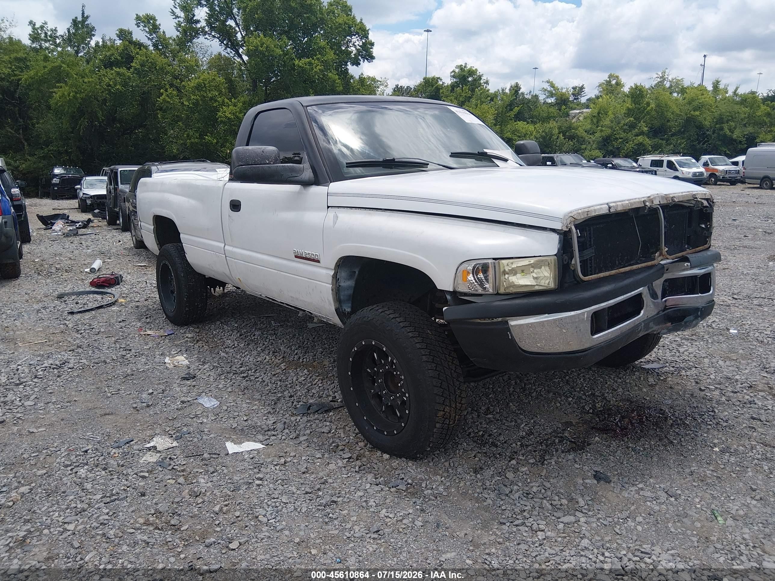 1998 Dodge 2500, VIN 3B7KF2668WM254527 — Перед