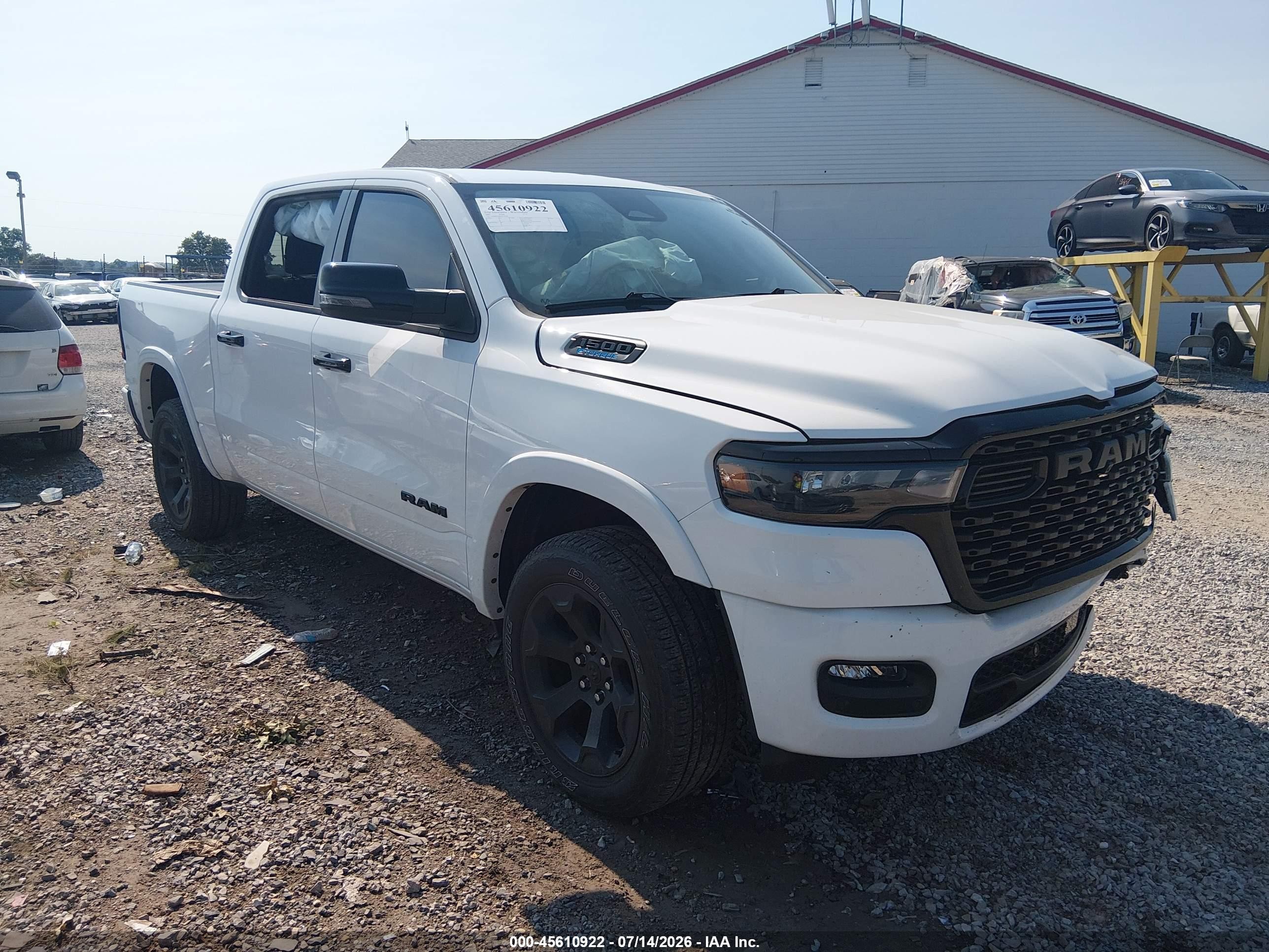 2025 Ram 1500 Big Horn, VIN 1C6RRFFG6SN570330 — Перед