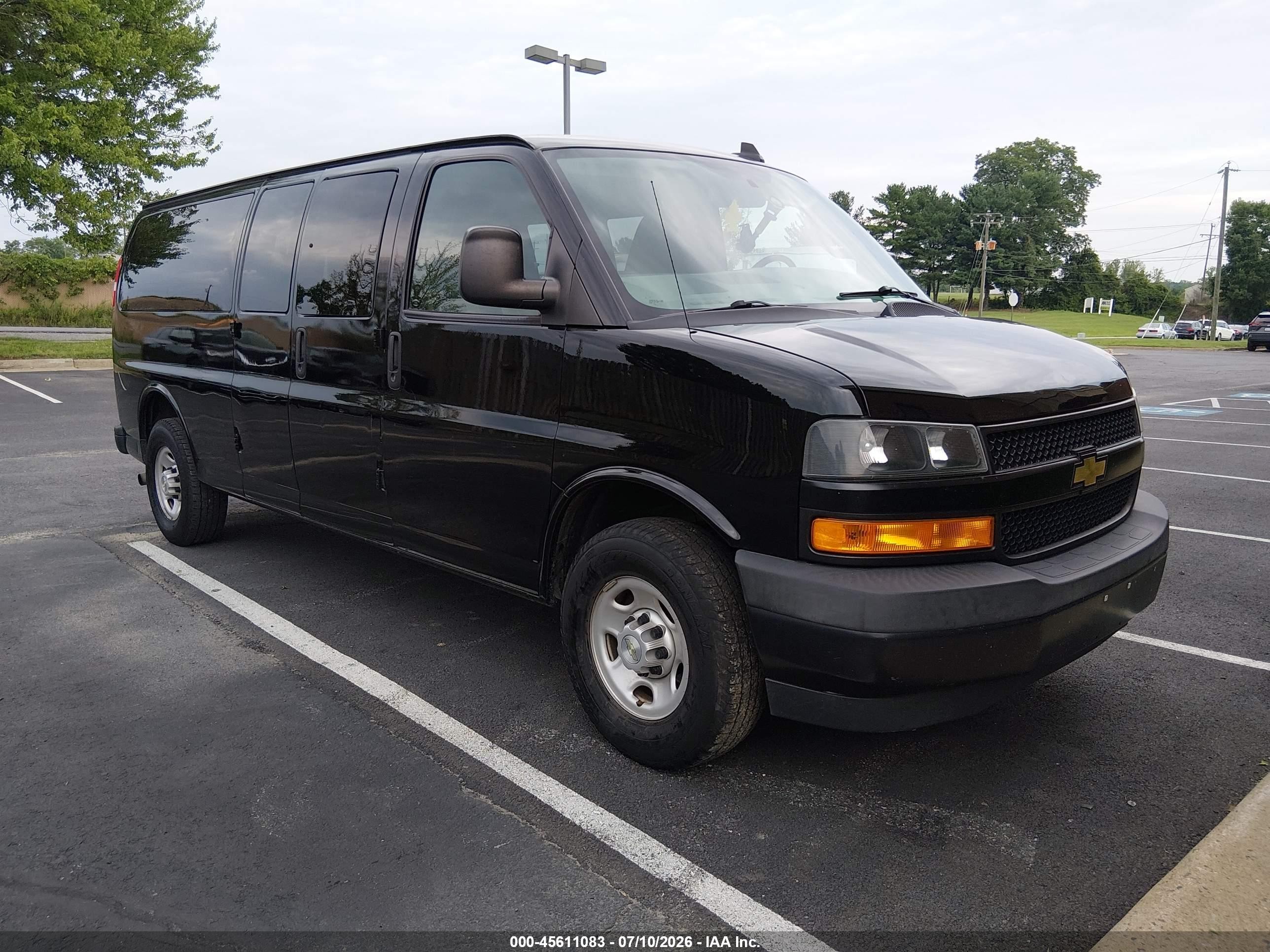 2020 Chevrolet Express Passenger LS, VIN 1GAZGNFP1L1235759 — Normal wear