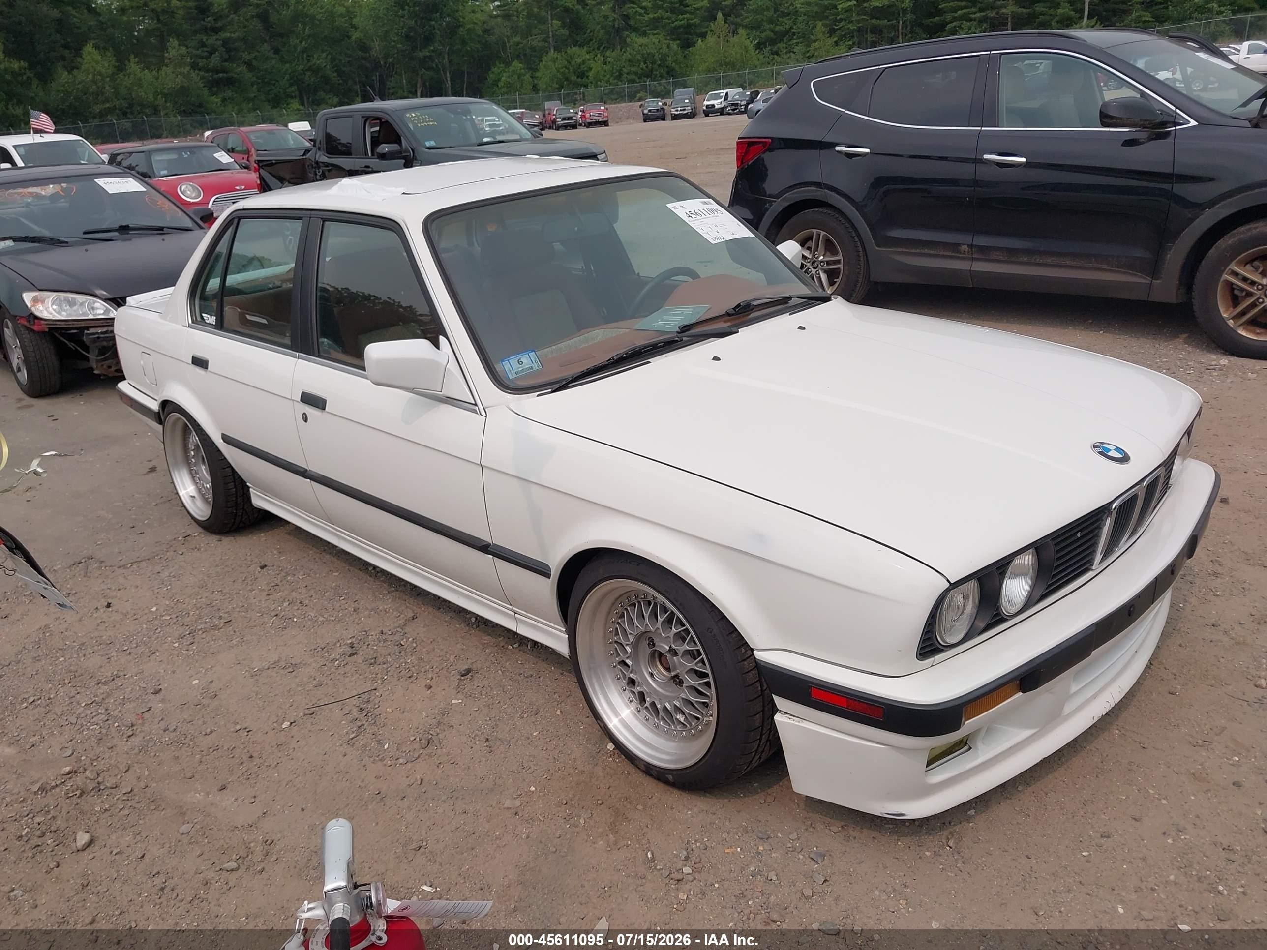 1990 BMW 3 Series, VIN WBAAD2318LED27004 — Front end