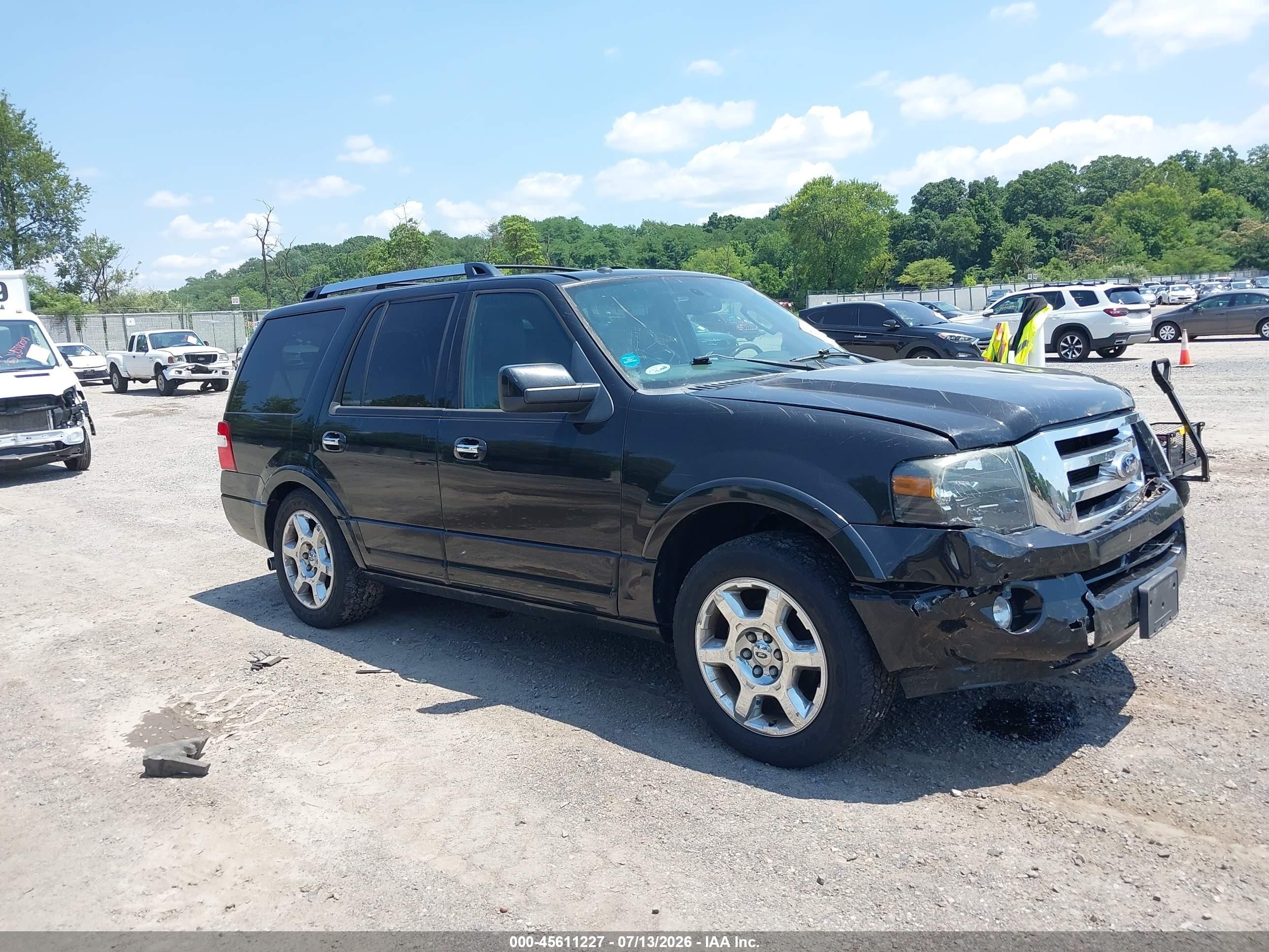 2013 Ford Expedition Limited, VIN 1FMJU2A56DEF23039 — Front end