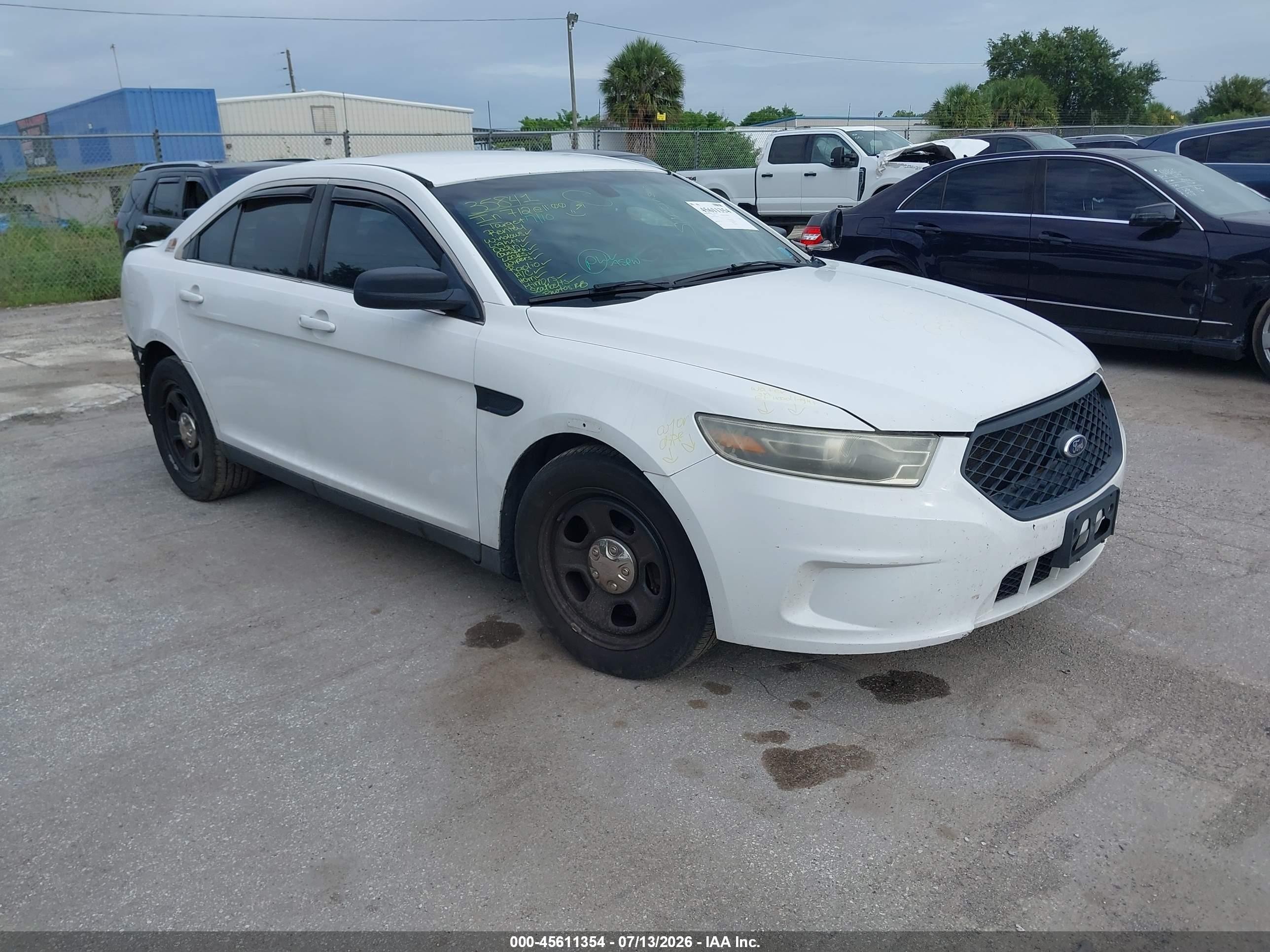 2015 Ford Police Interceptor, VIN 1FAHP2MK0FG105004 — Rear end
