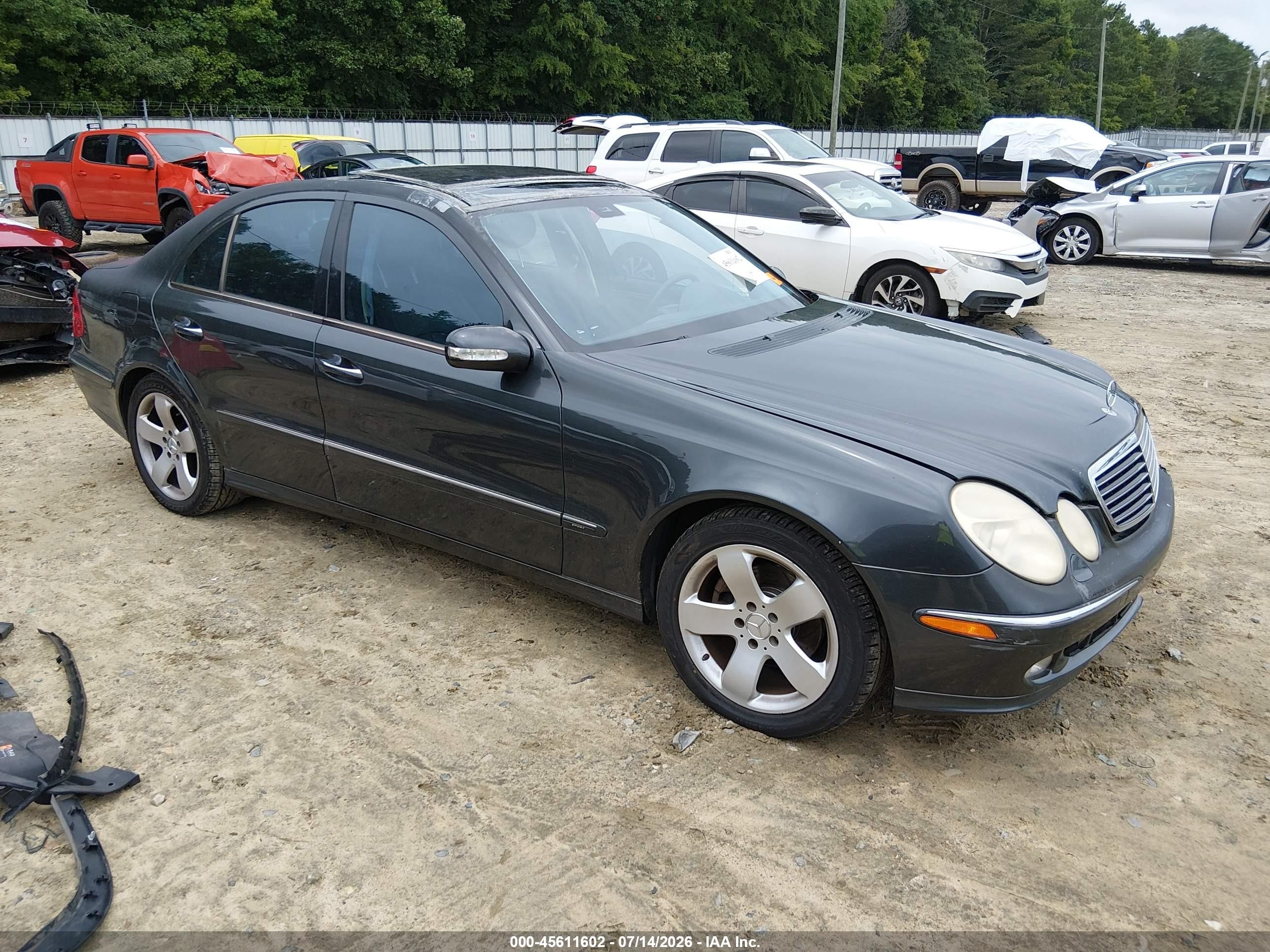 2004 Mercedes-Benz E 320, VIN WDBUF65JX4X112045 — Front end