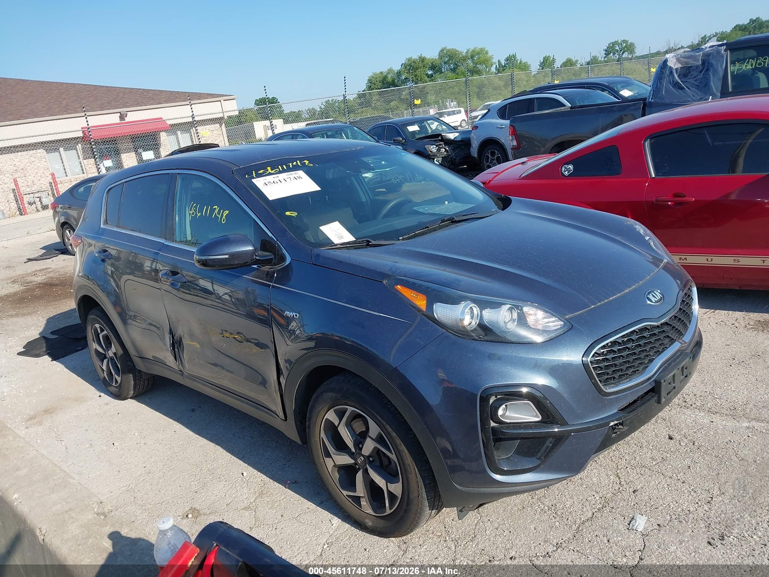 2020 Kia Sportage LX, VIN KNDPMCAC5L7793868 — Бок