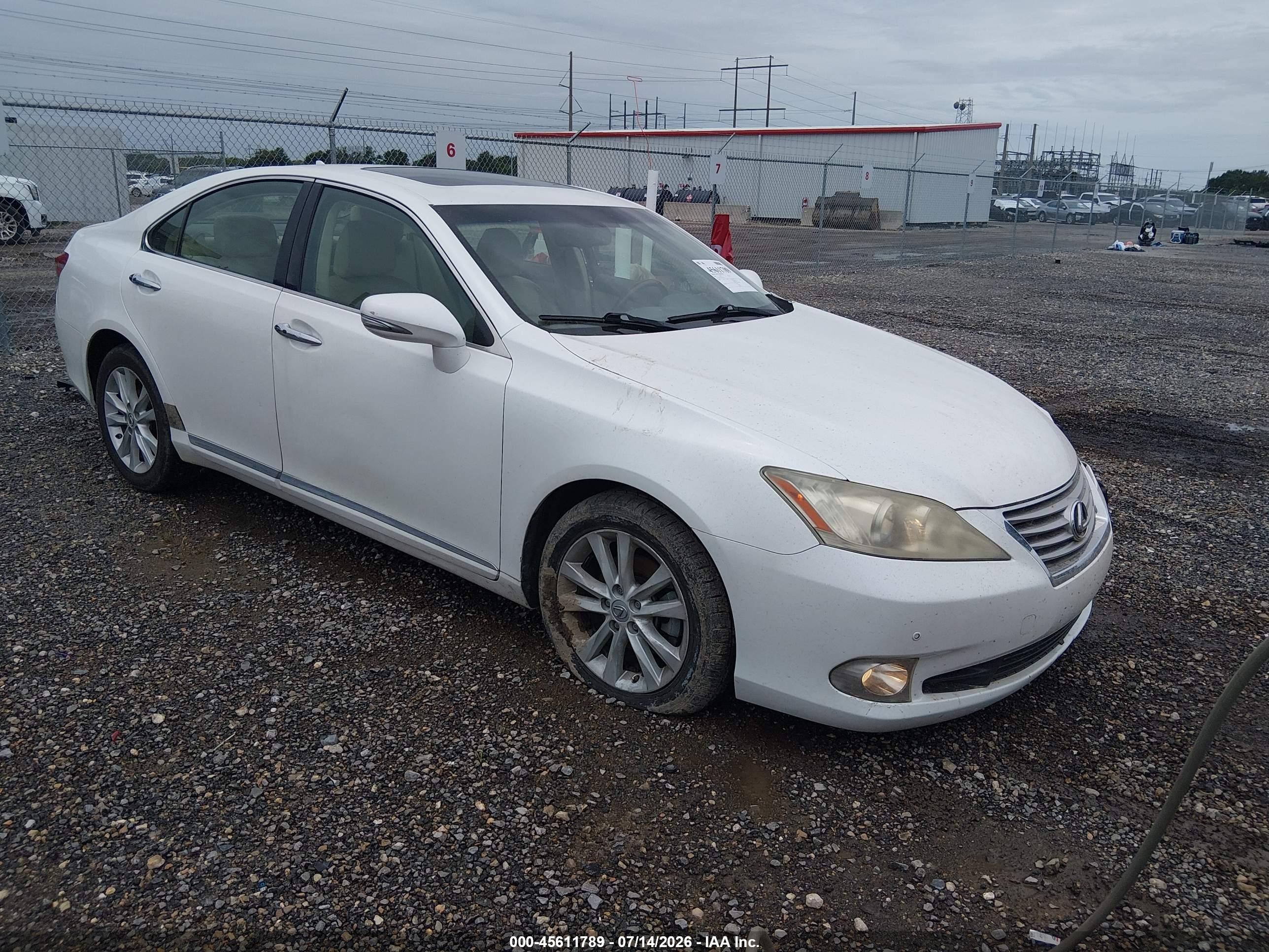 2011 Lexus ES 330, VIN JTHBK1EG7B2431181 — Front end