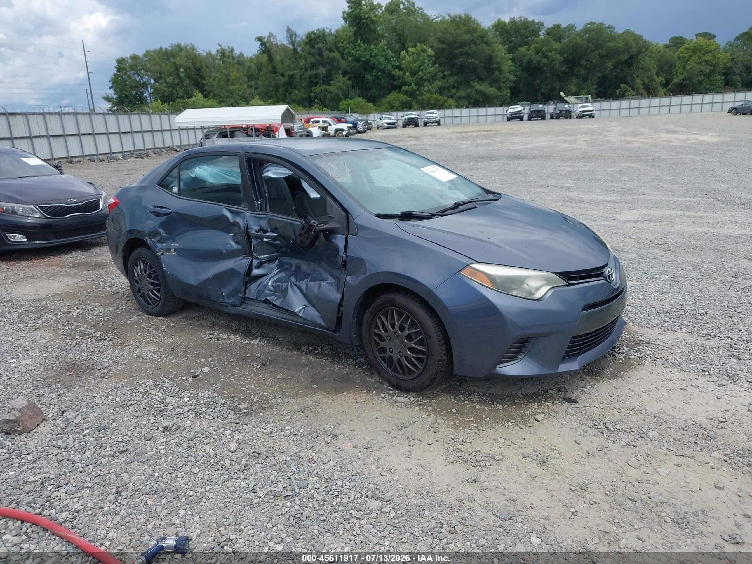 2015 Toyota Corolla S Plus, VIN 2T1BURHE0FC334612 — Side