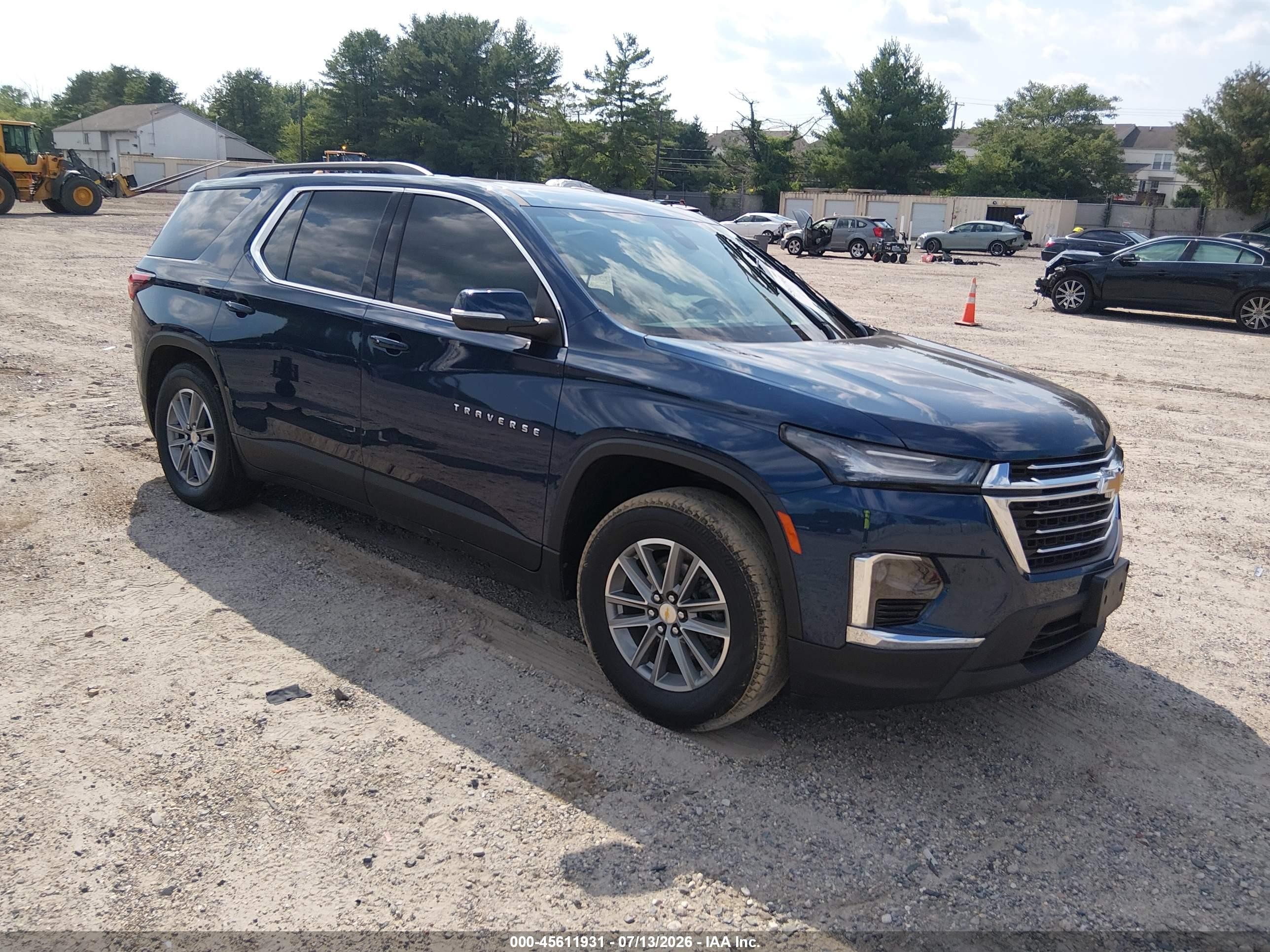2022 Chevrolet Traverse LT Cloth, VIN 1GNEVGKW1NJ149060 — Side
