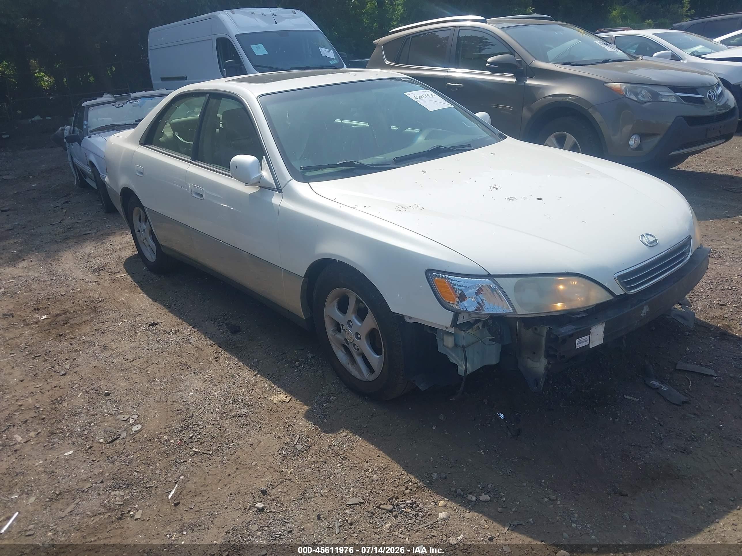 2000 Lexus ES 300, VIN JT8BF28G0Y5094608 — Перед