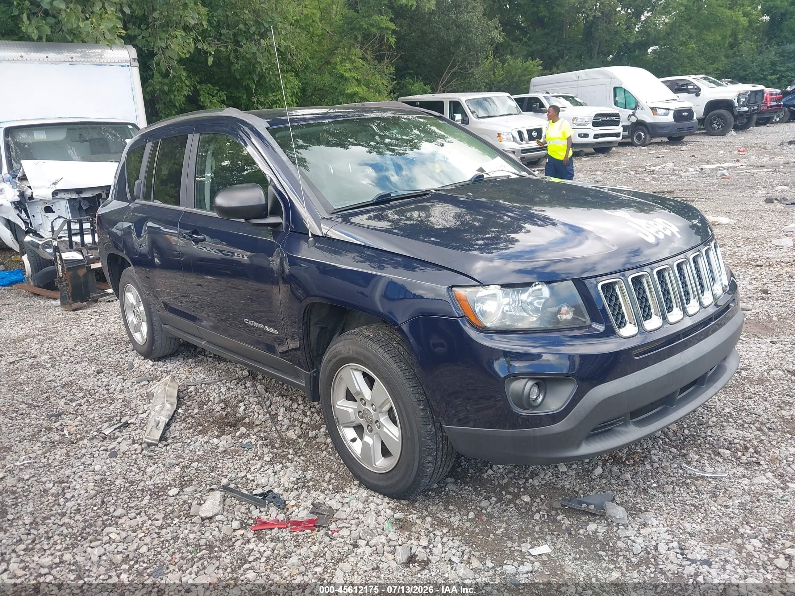 2014 Jeep Compass Sport, VIN 1C4NJCBA6ED793766 — Бок