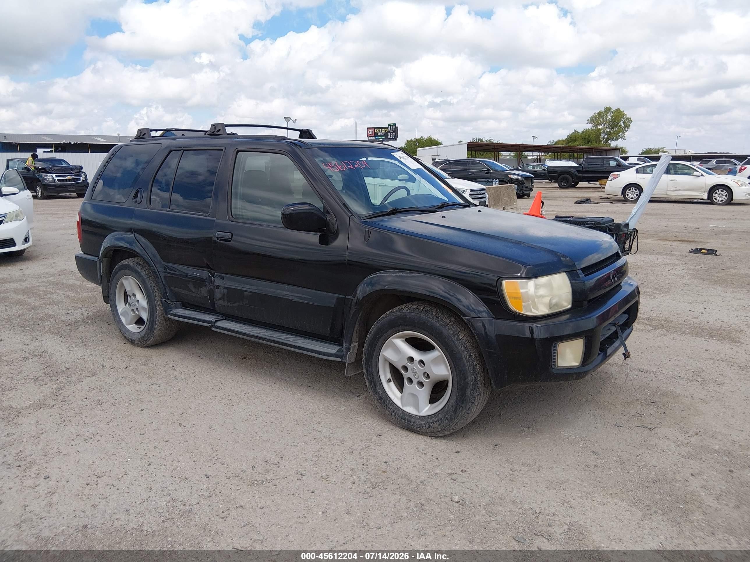 2001 Infiniti QX4 Luxury, VIN JNRDR09Y71W224705 — Бок