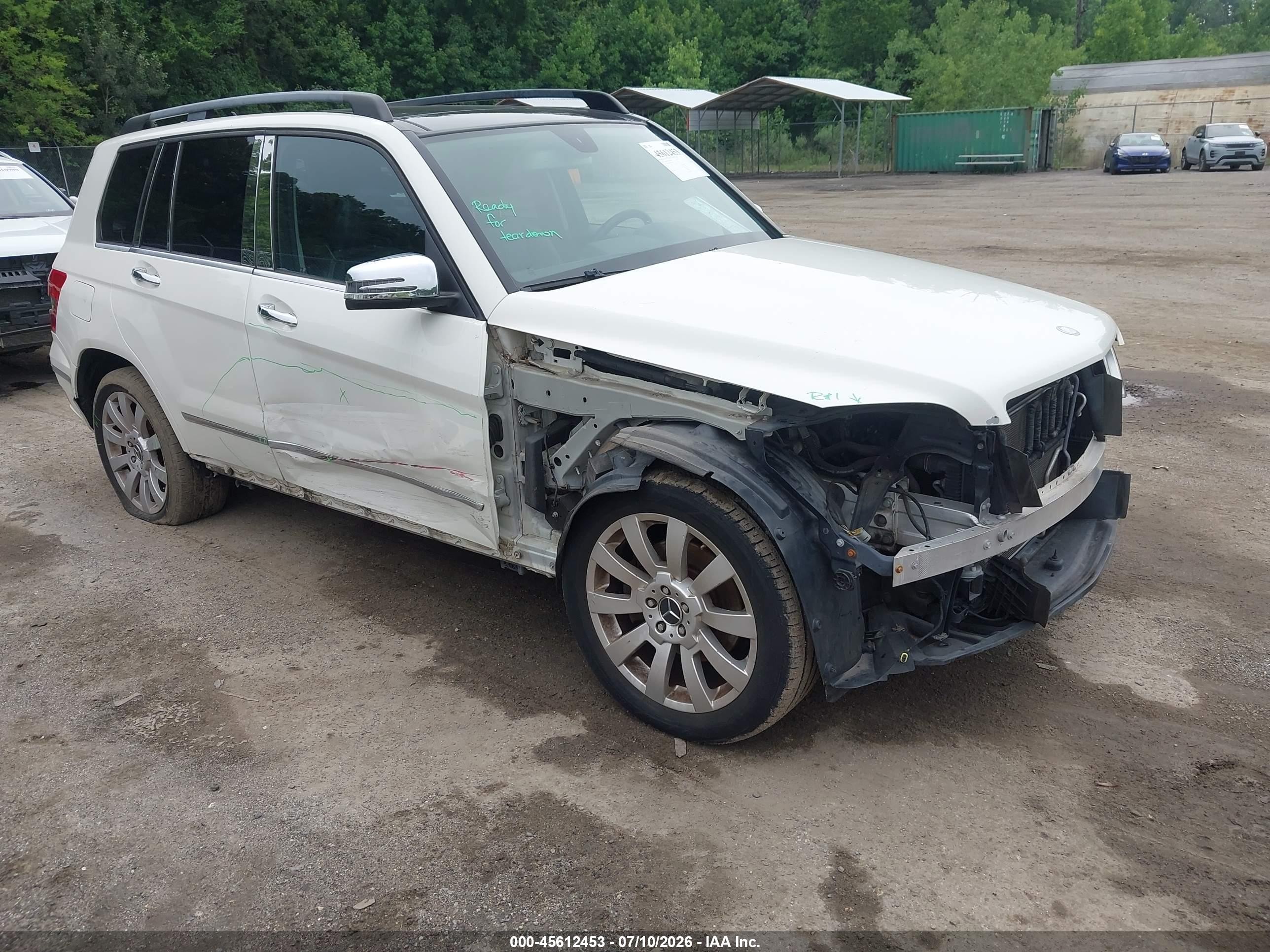 2010 Mercedes-Benz GLK 350, VIN WDCGG8HB8AF373889 — Front end